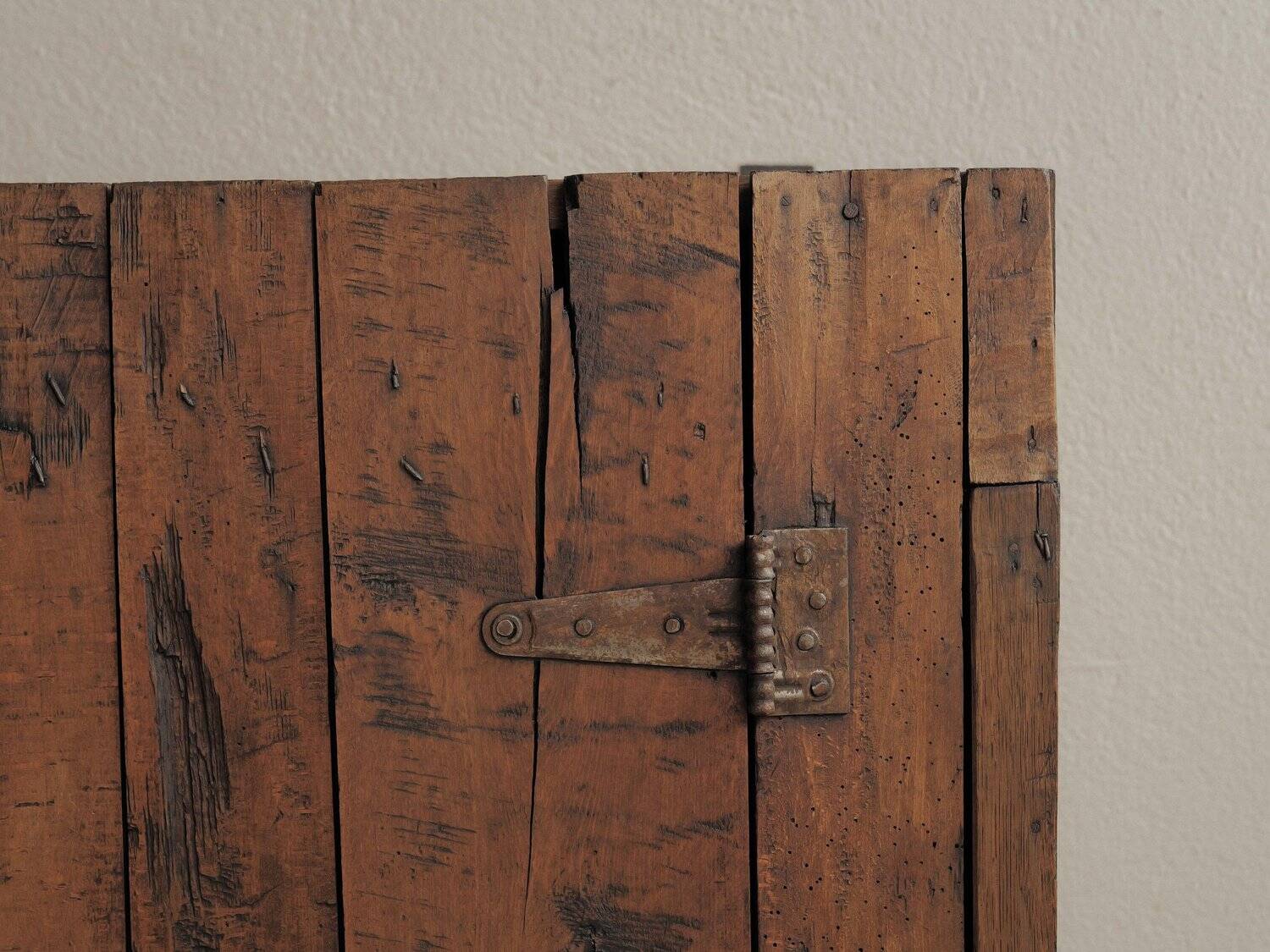 Mountain wall cabinet in solid pine, Folk Art, around 1900