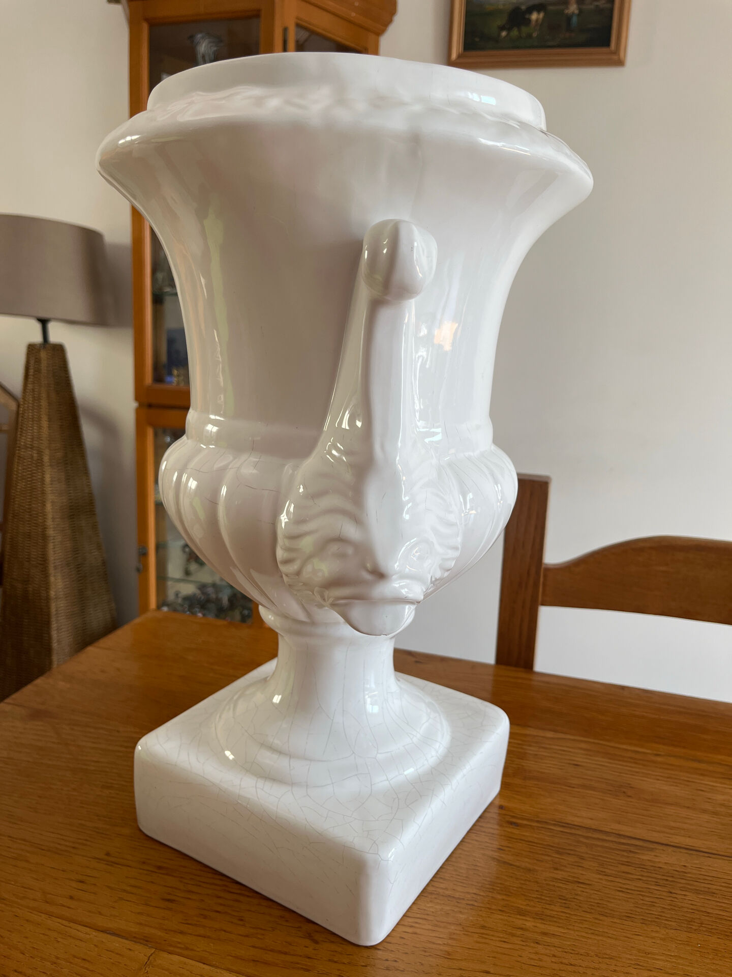 Large Médicis style vase