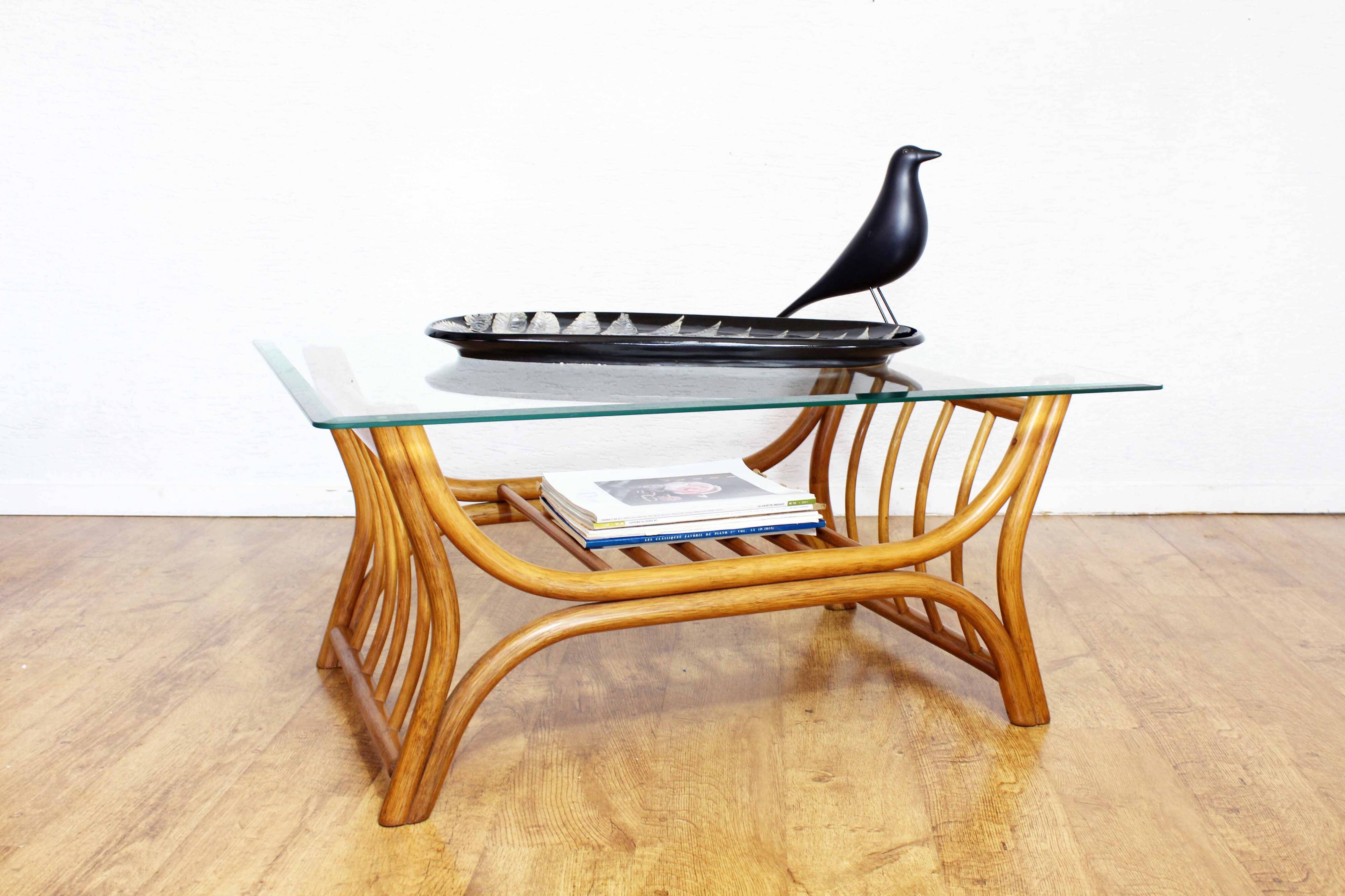 Table basse en rotin et verre