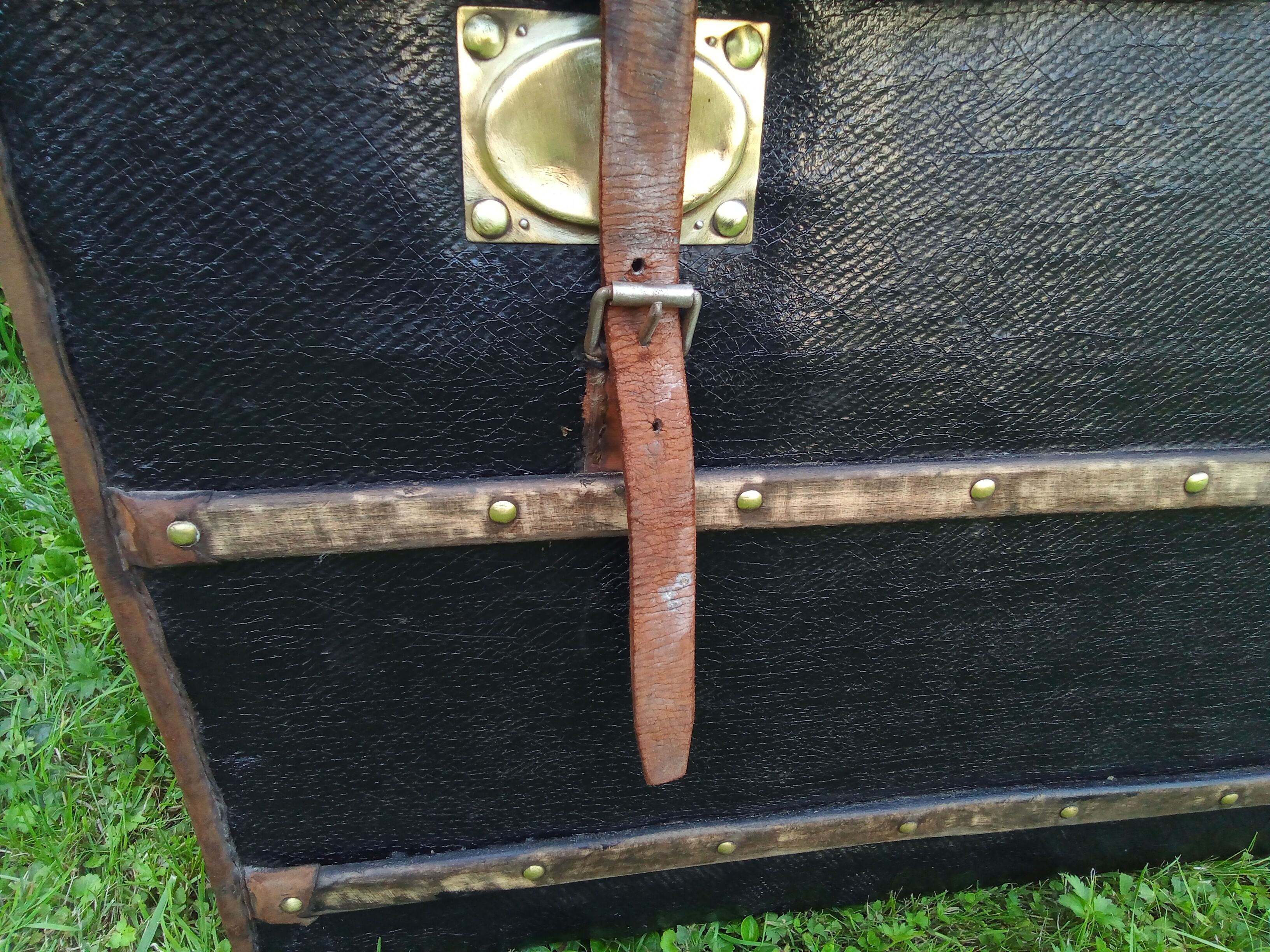 Carriage trunk leather wicker brass linen