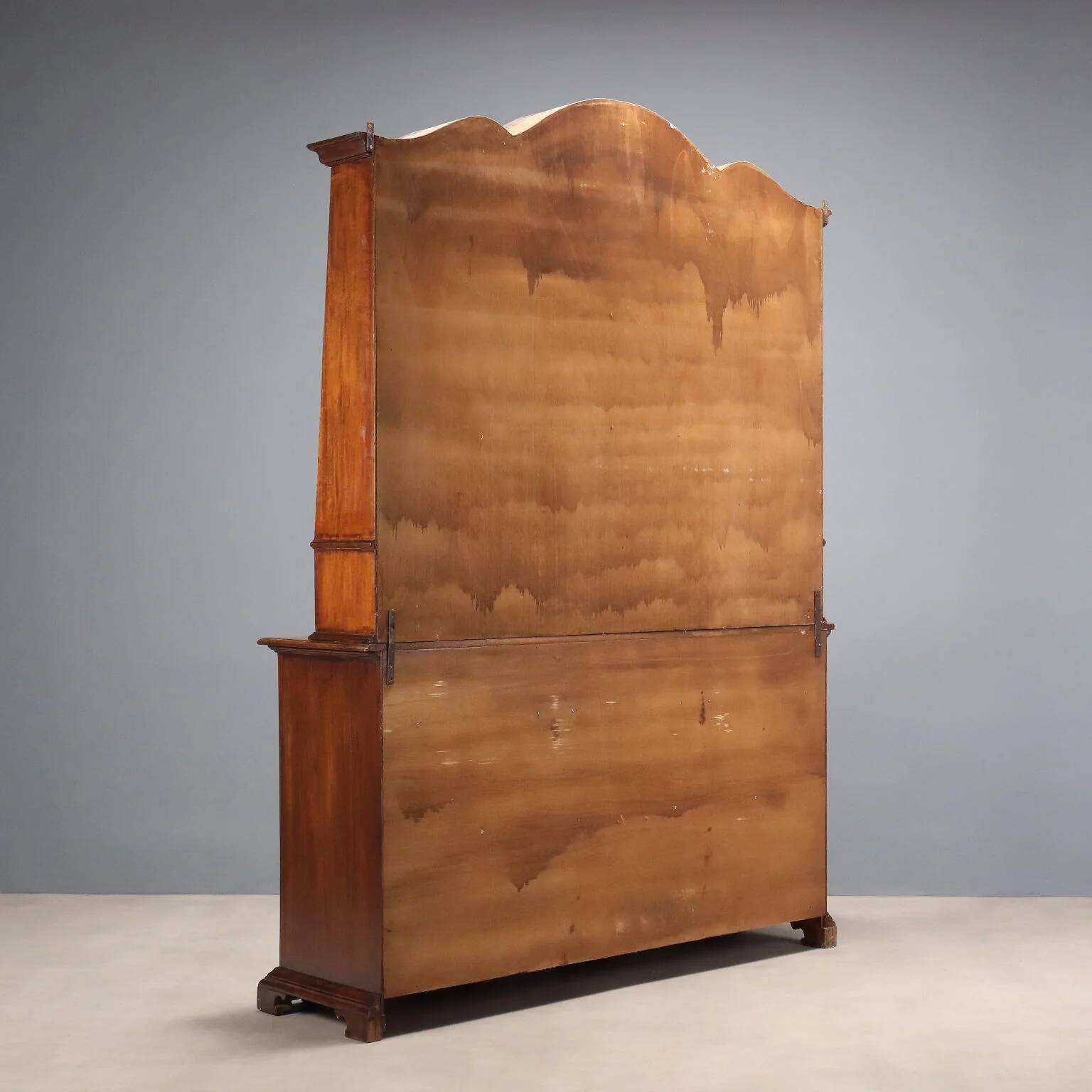 Baroque-style antique walnut buffet, Italy, 20th century.