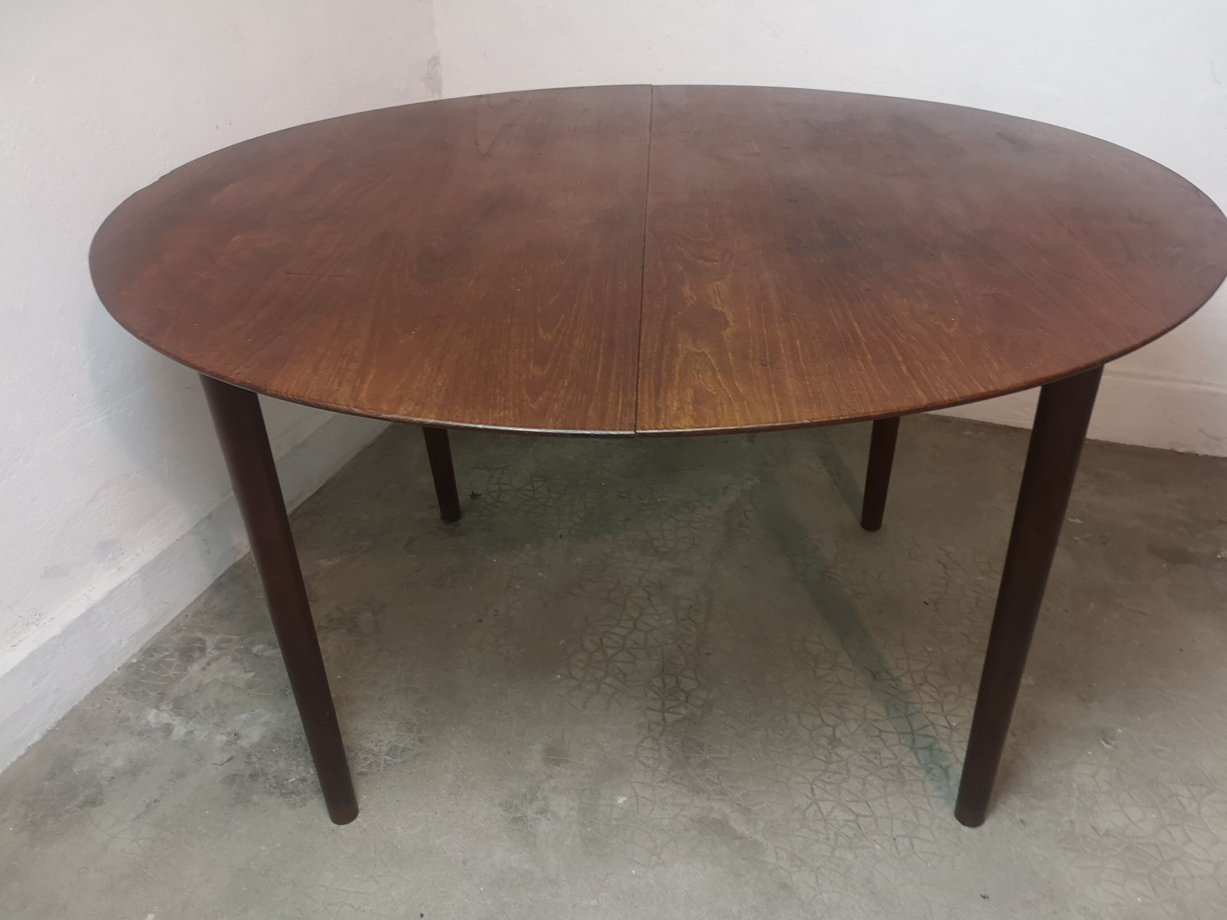 Scandinavian extendable round dining table in teak