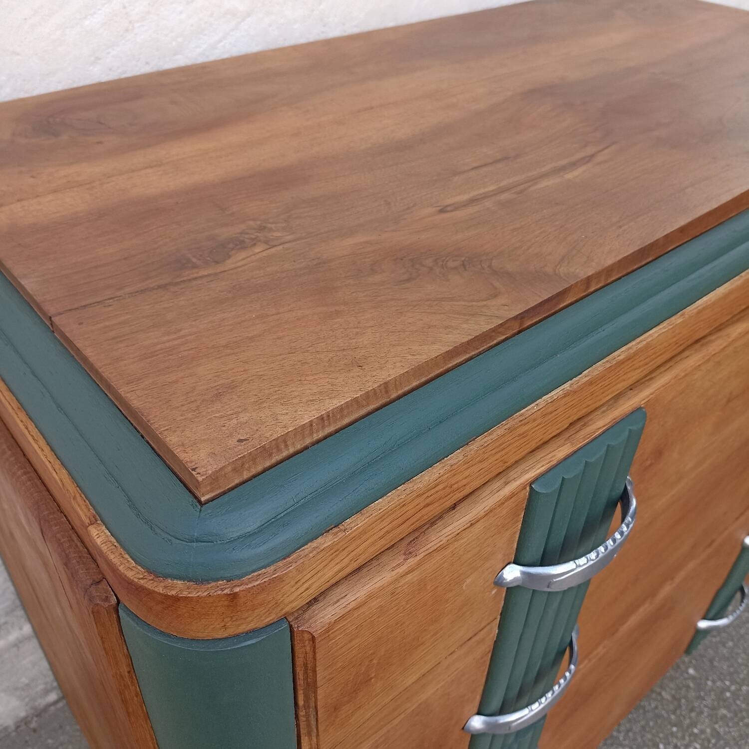 Art deco chest of drawers