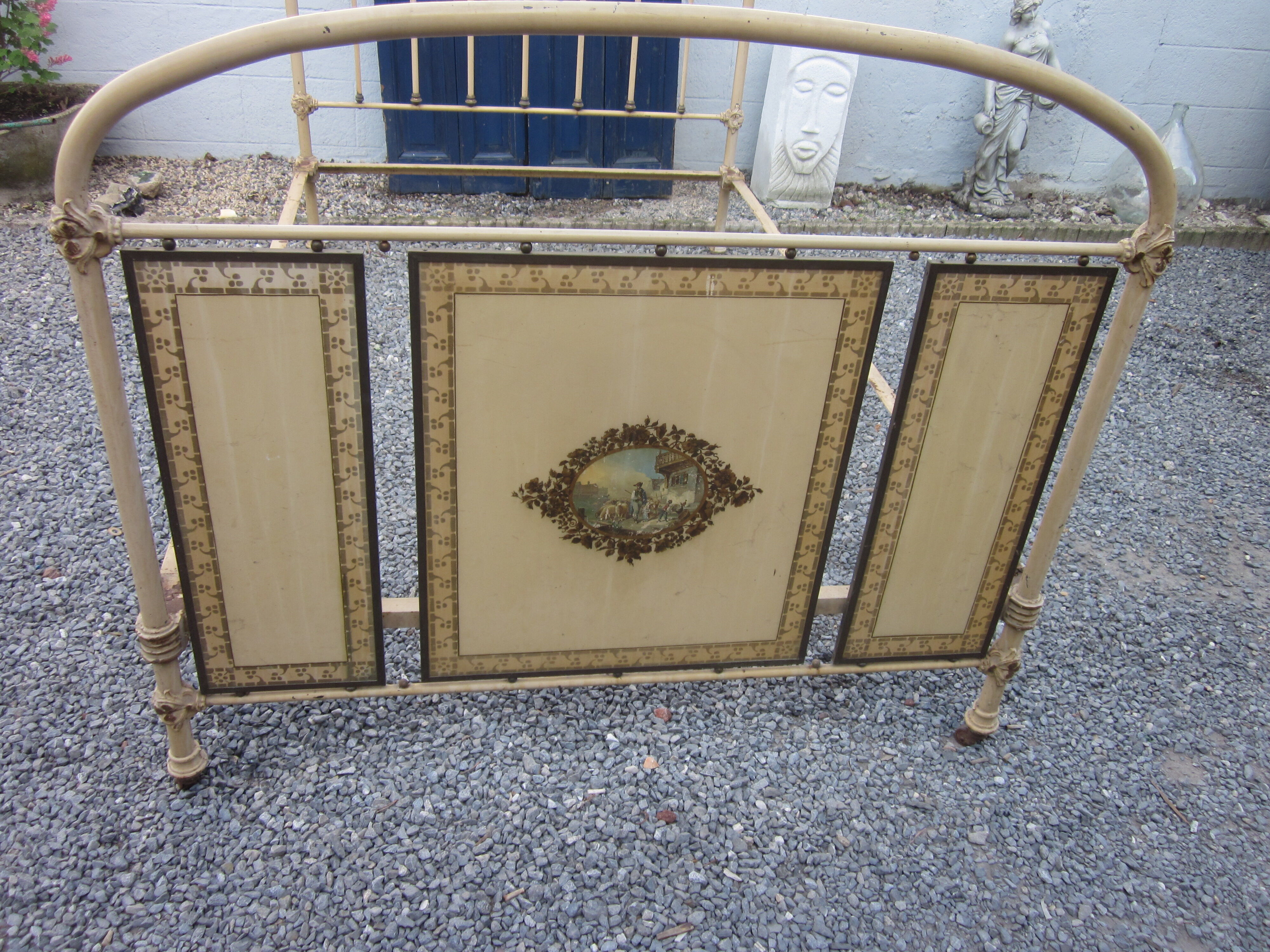 Iron bed of the 20s and 30s