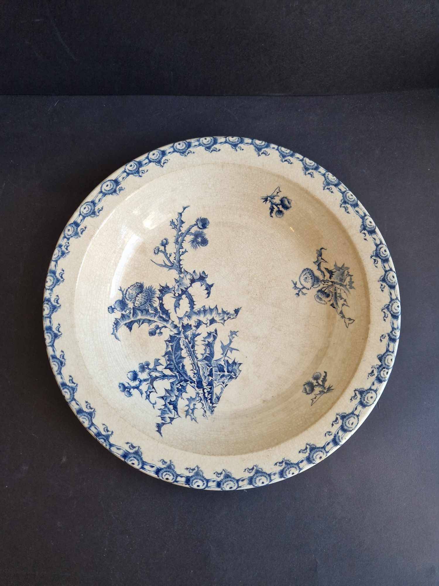 Round iron earth dish Gien thistles model