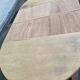 Table à manger scandinave ronde extensible décapée en chêne brut 1980