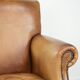 Fauteuil en cuir de vachette au look anglais caractéristique