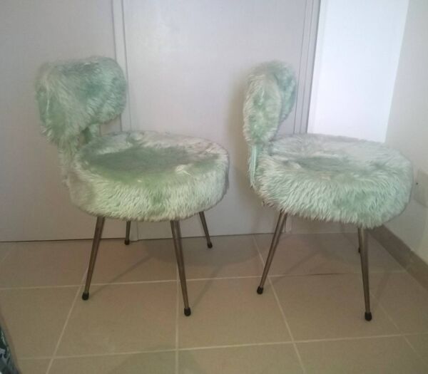Paire de fauteuils moumoute type