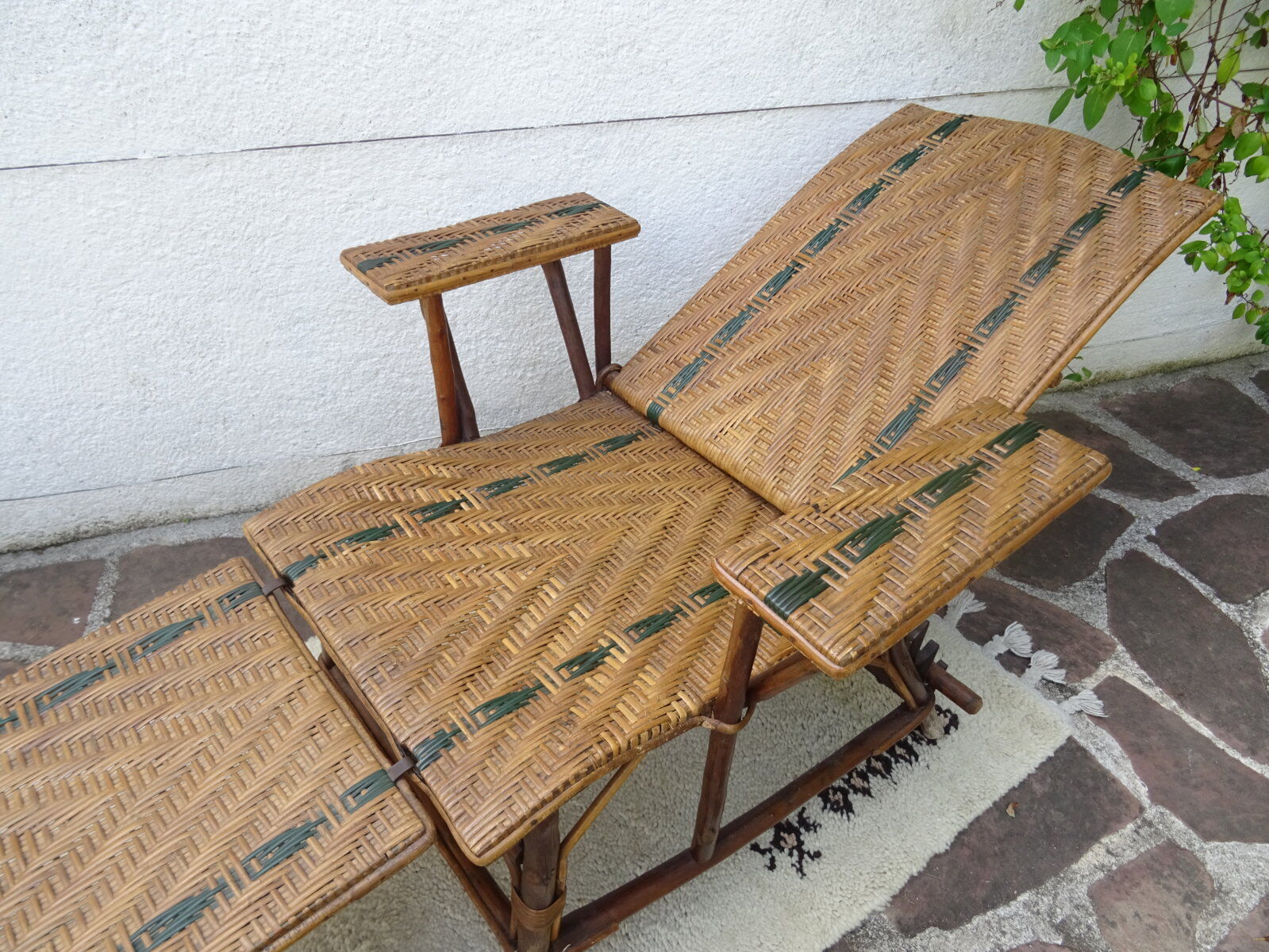 Rattan folding lounge chair