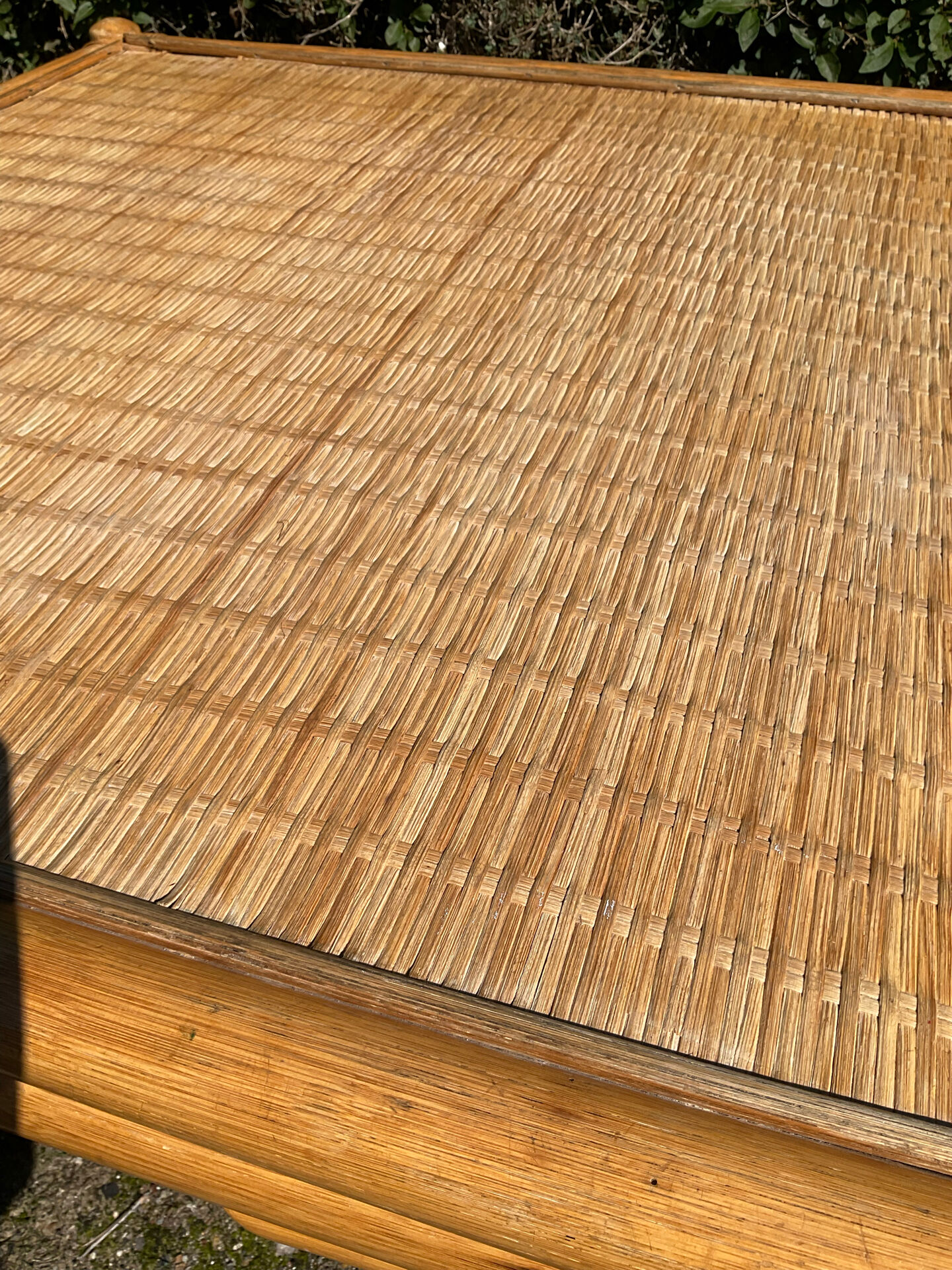 Table basse carrée en bois et rotin, années 70