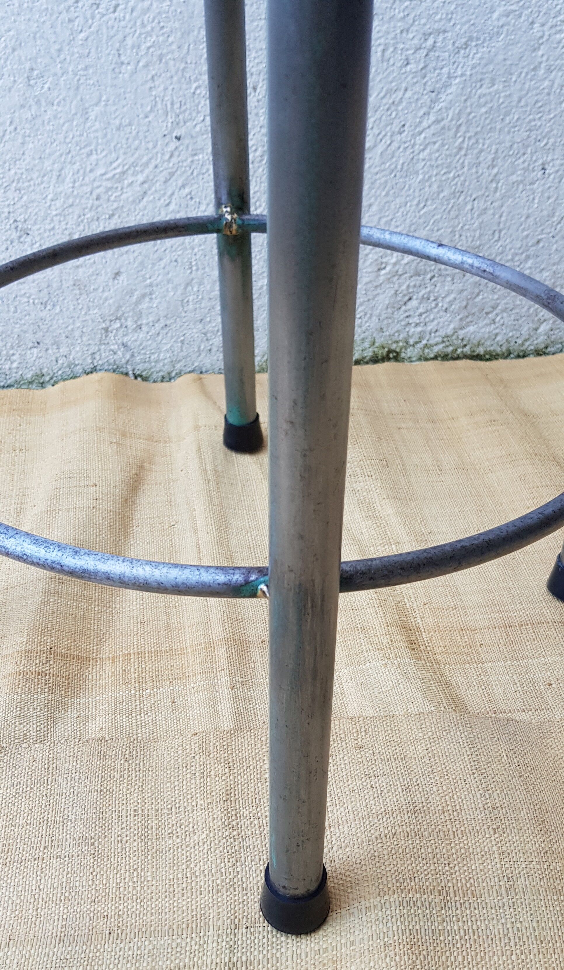 High metal and wood stool