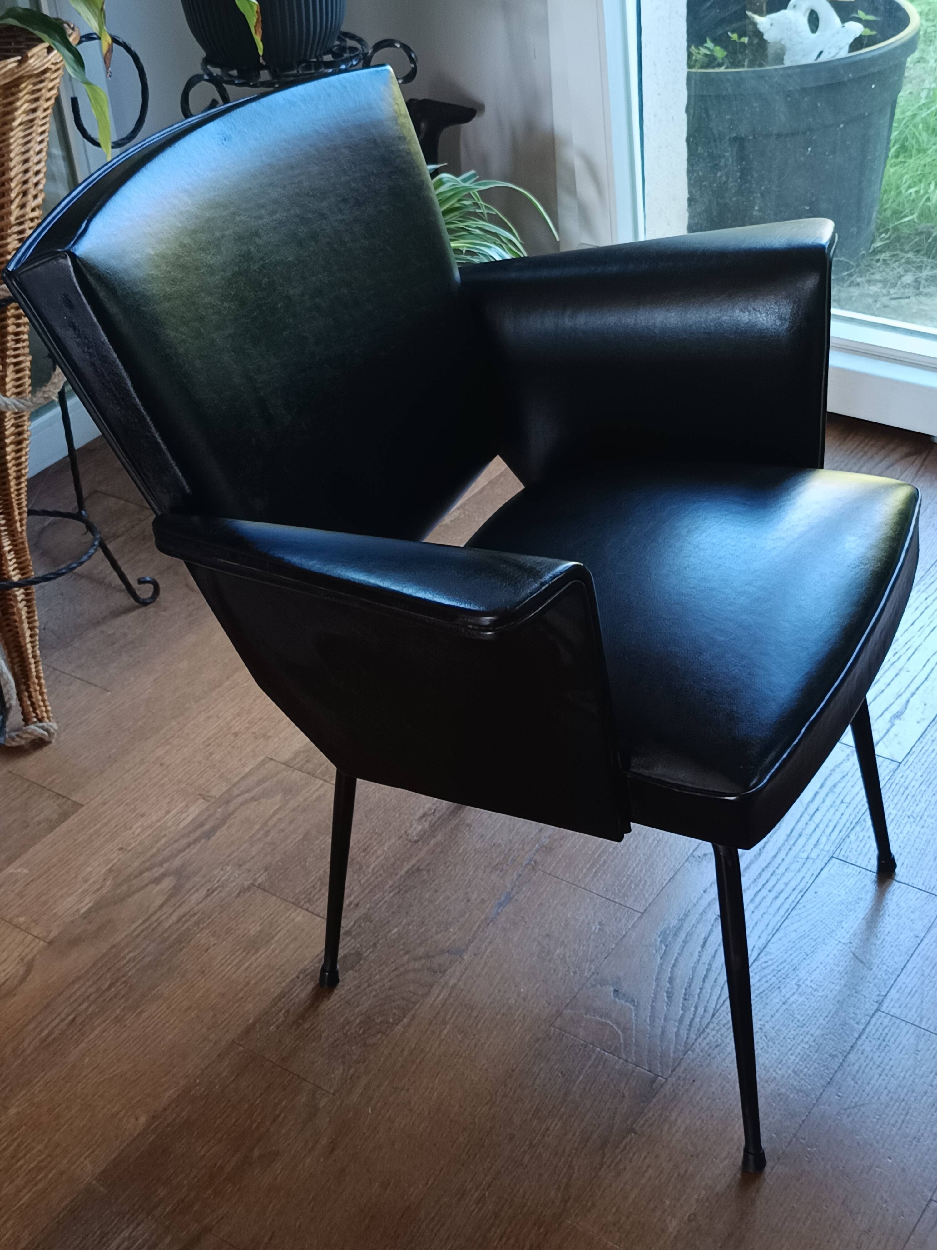 vintage modernist armchair from the 50s/60s