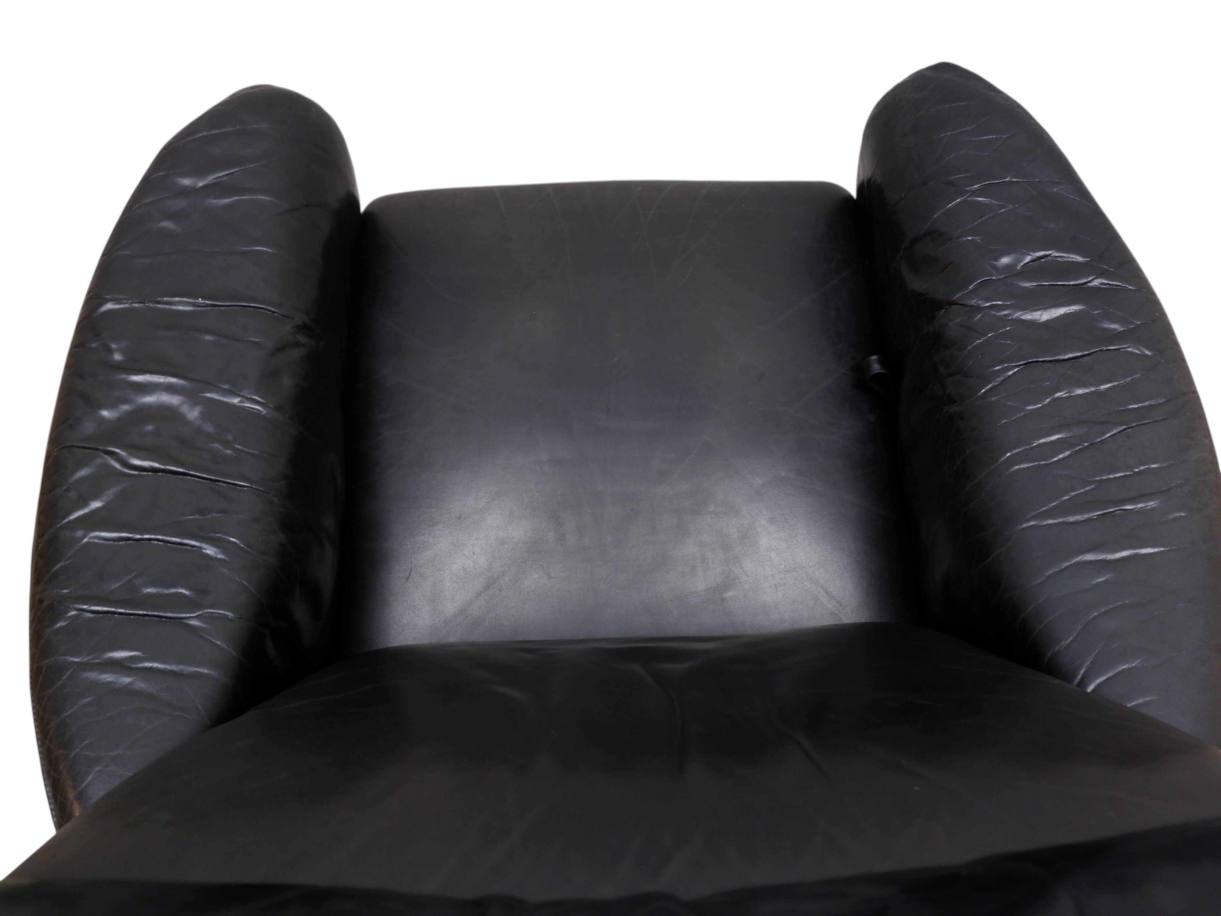 Fauteuil en cuir COR avec repose-pieds