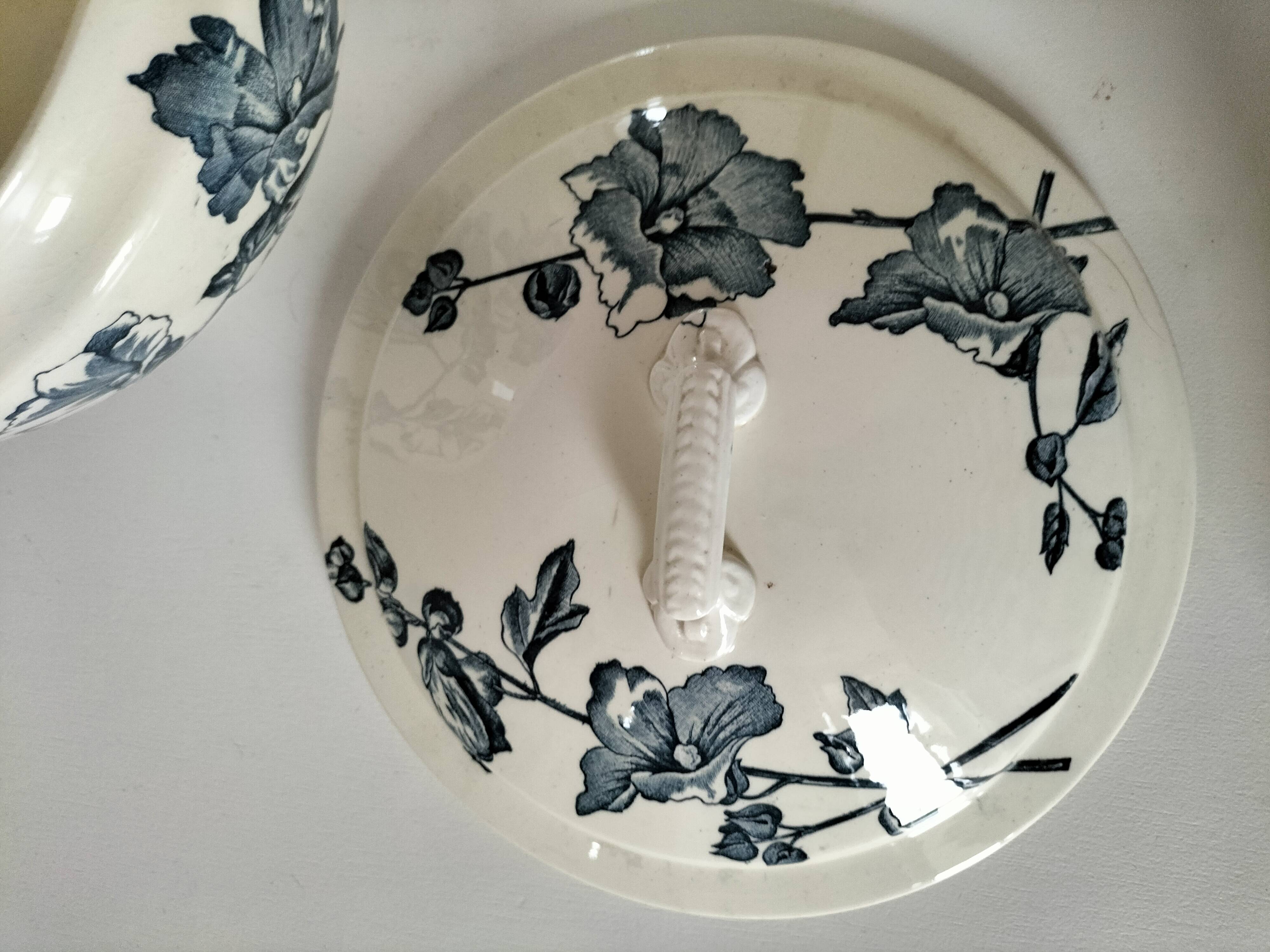 Lion Soup Tureen – Blue-grey Hollyhocks 1890-1920