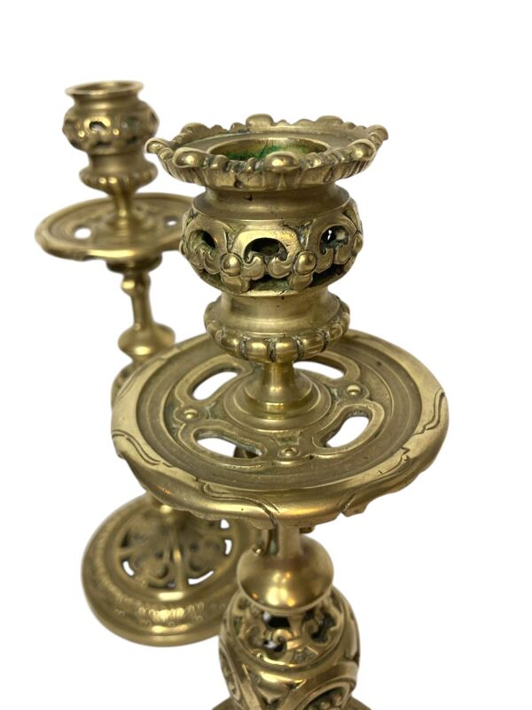 Paire de flambeaux bronze ciselé de feuillages XIXème