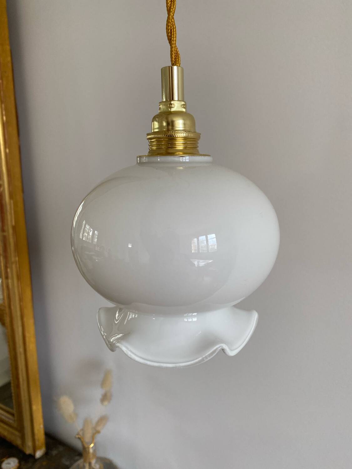 Walking lamp with vintage opaline globe