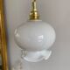 Baladeuse avec globe vintage en opaline