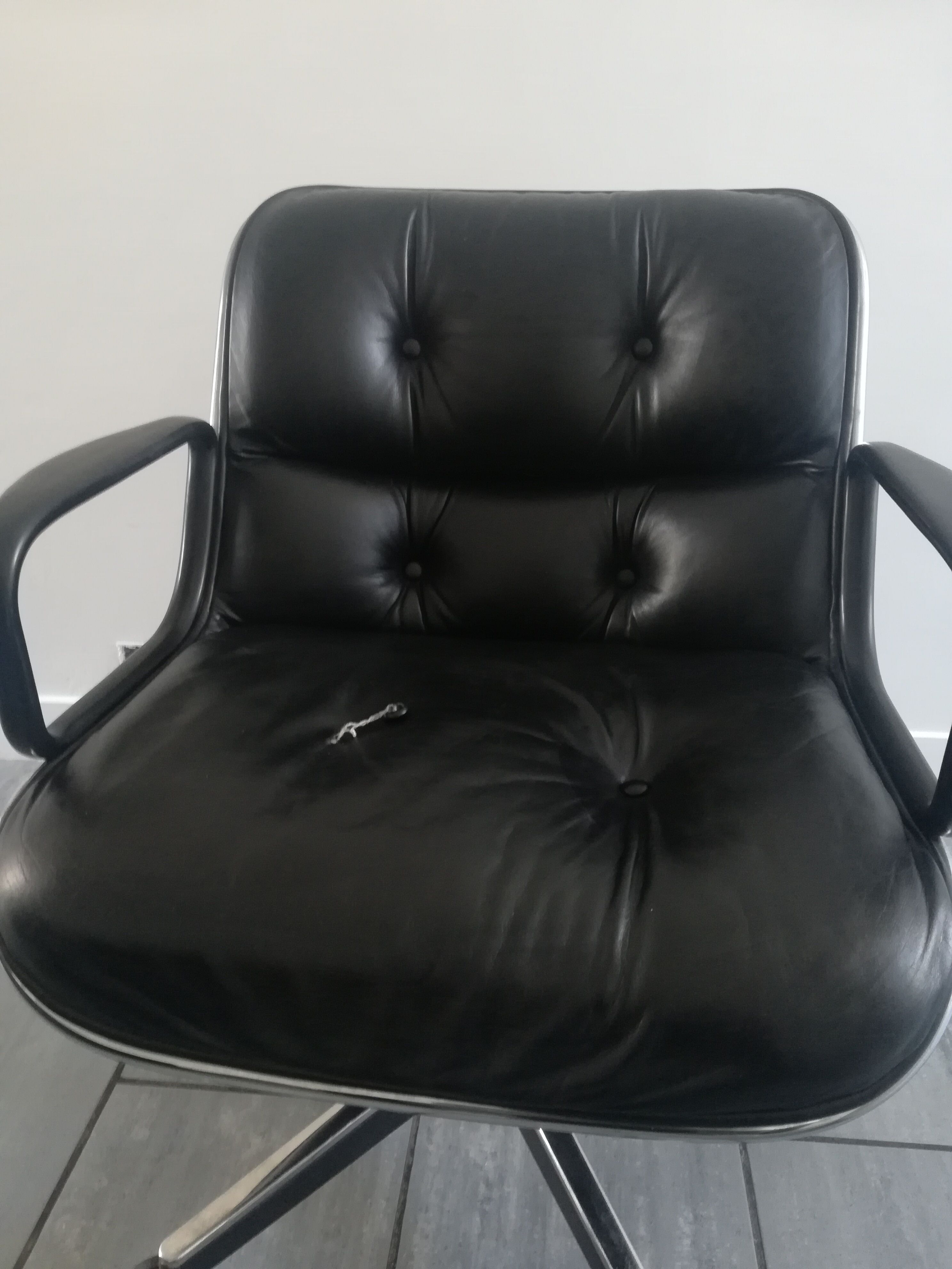 Pollock Knoll executive chair