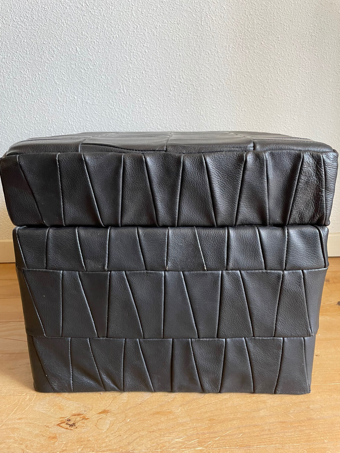 Black leather chest ottoman from Sède