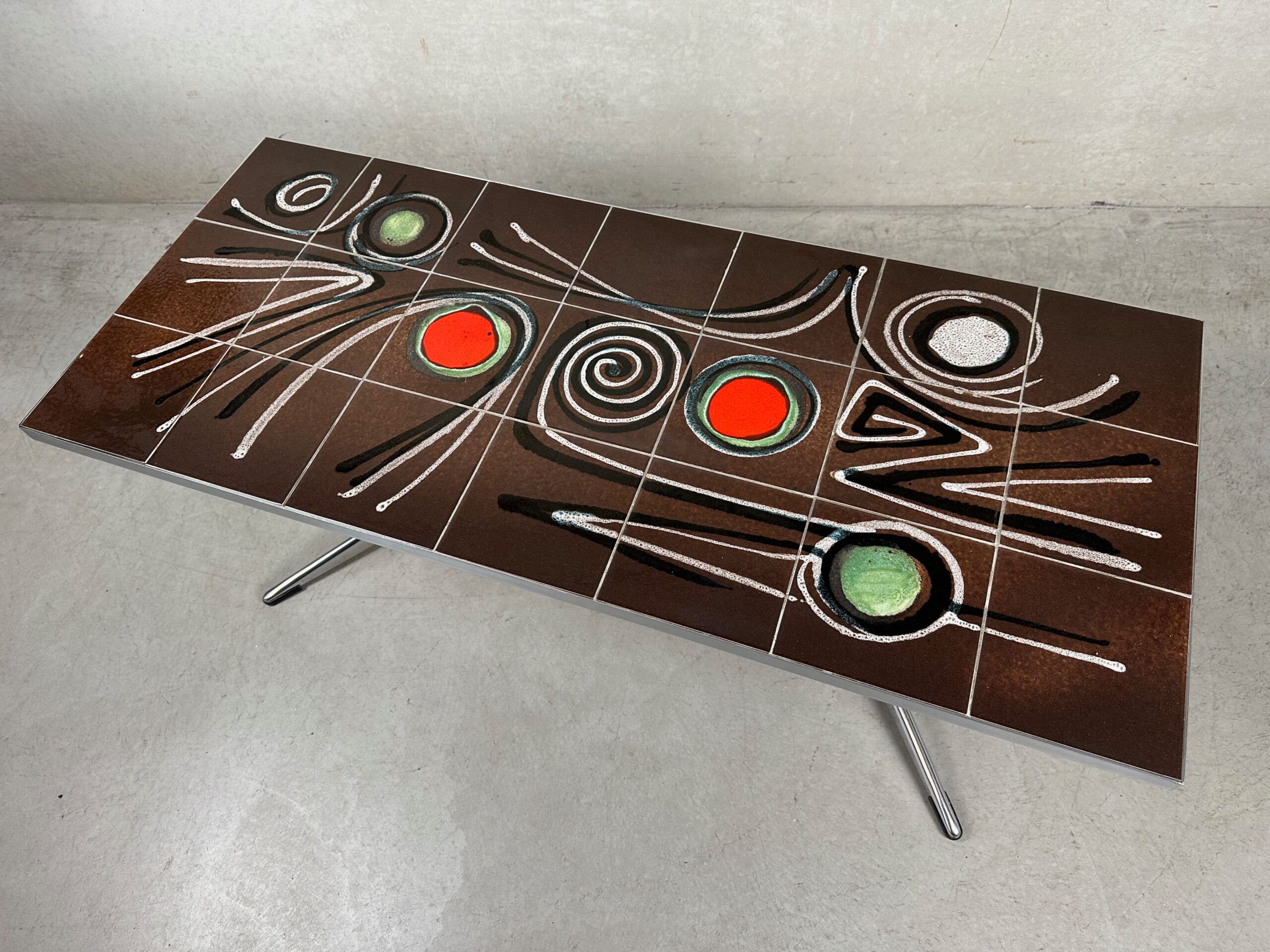Table basse des années 50 – céramique et chrome