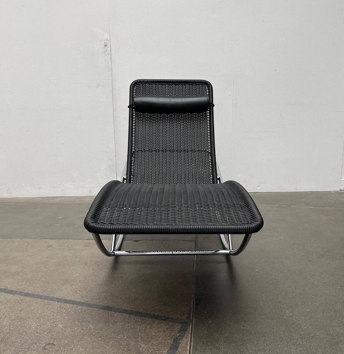 Vintage chaise longue model S 828 in tubular steel by Torben Skov for Thonet, 1980s.