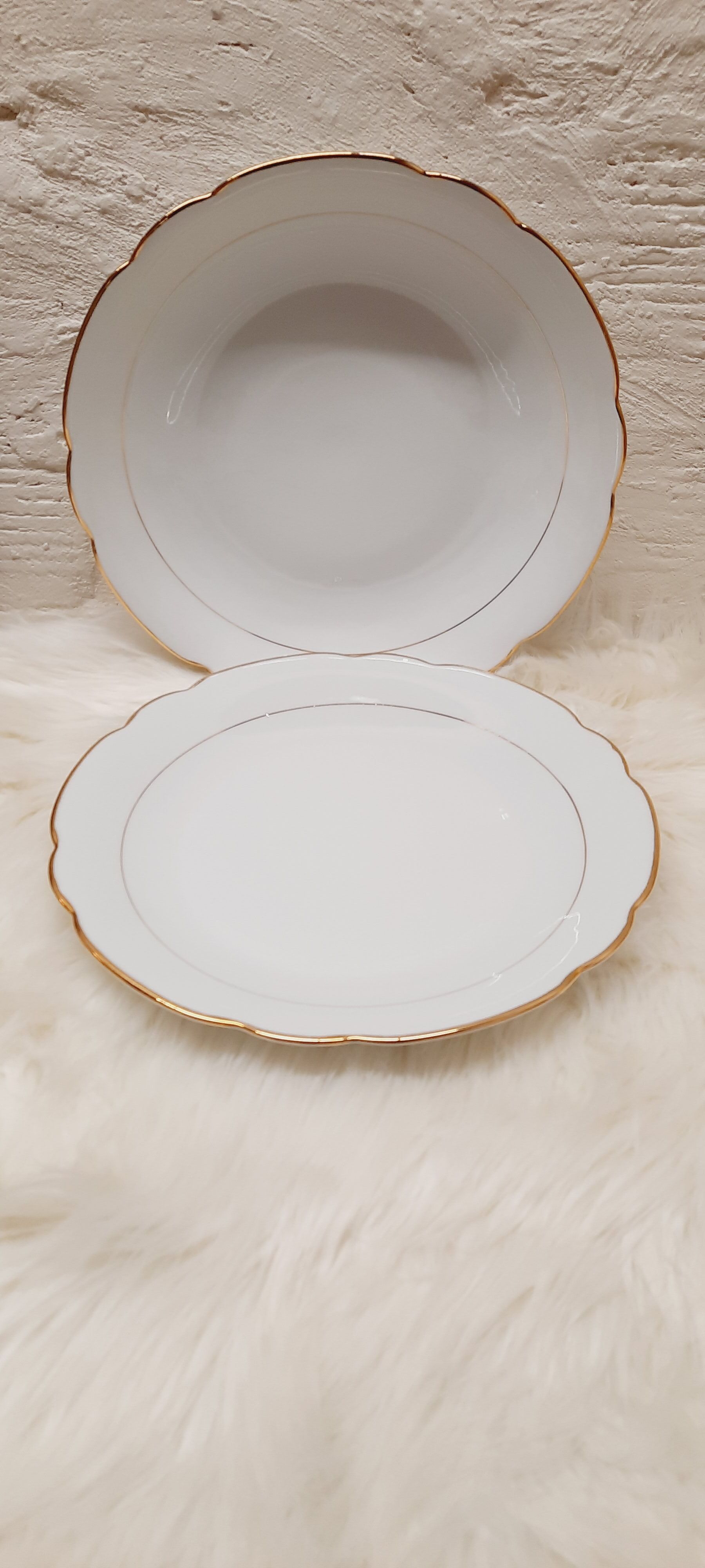 Lot 2 plats porcelaine blanc et or