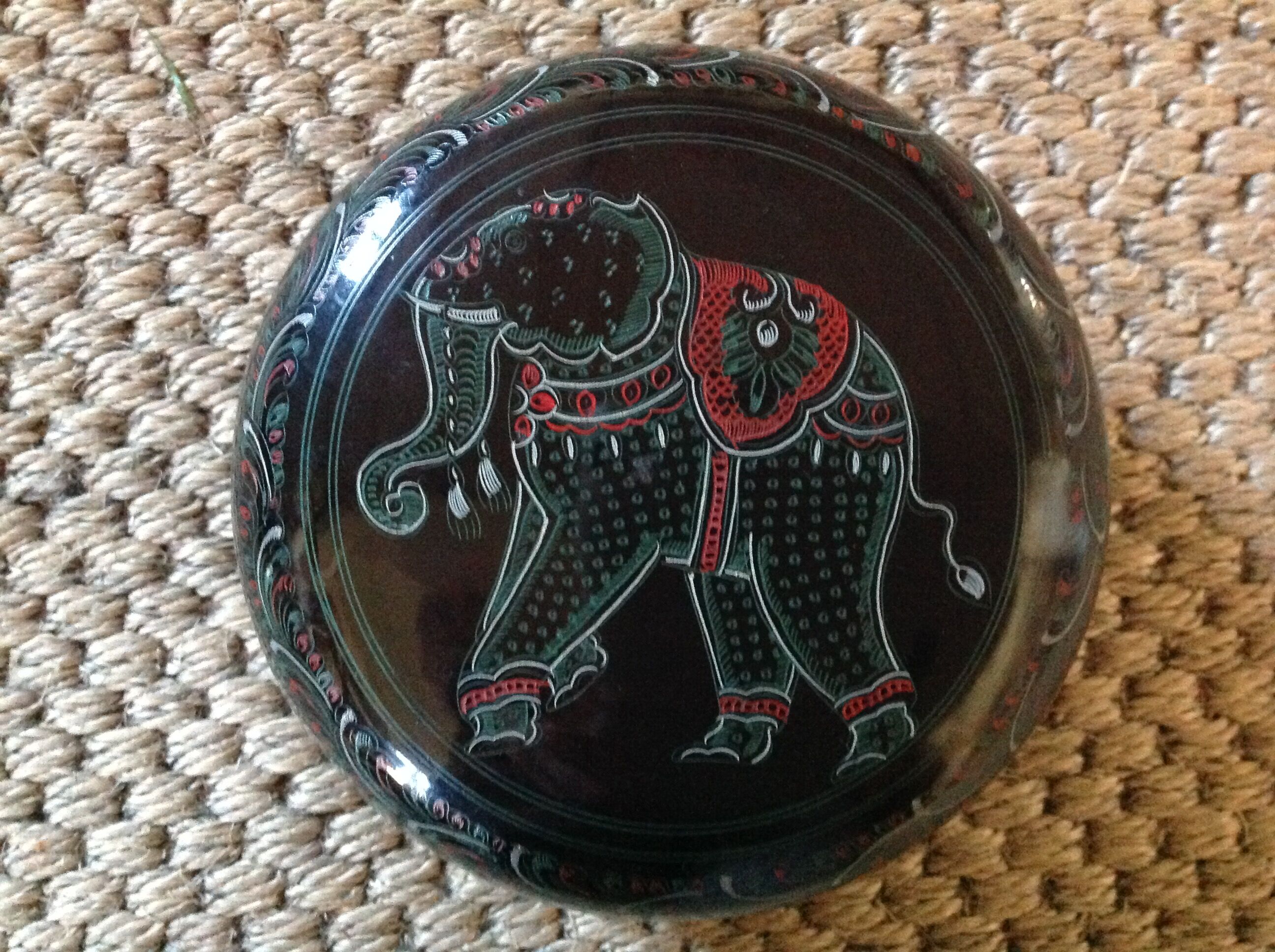Elephant round box