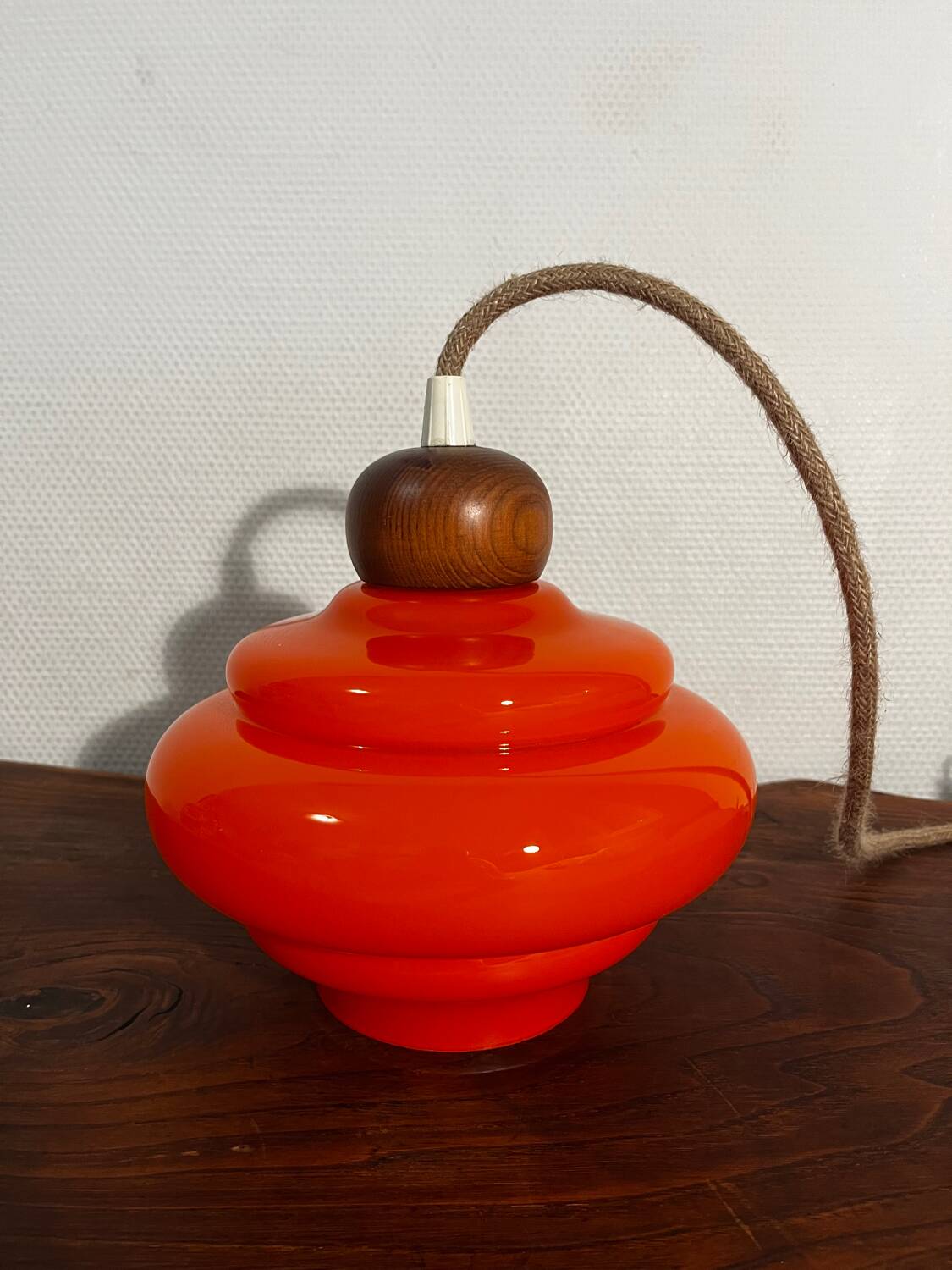 Suspension vintage orange verre opalin