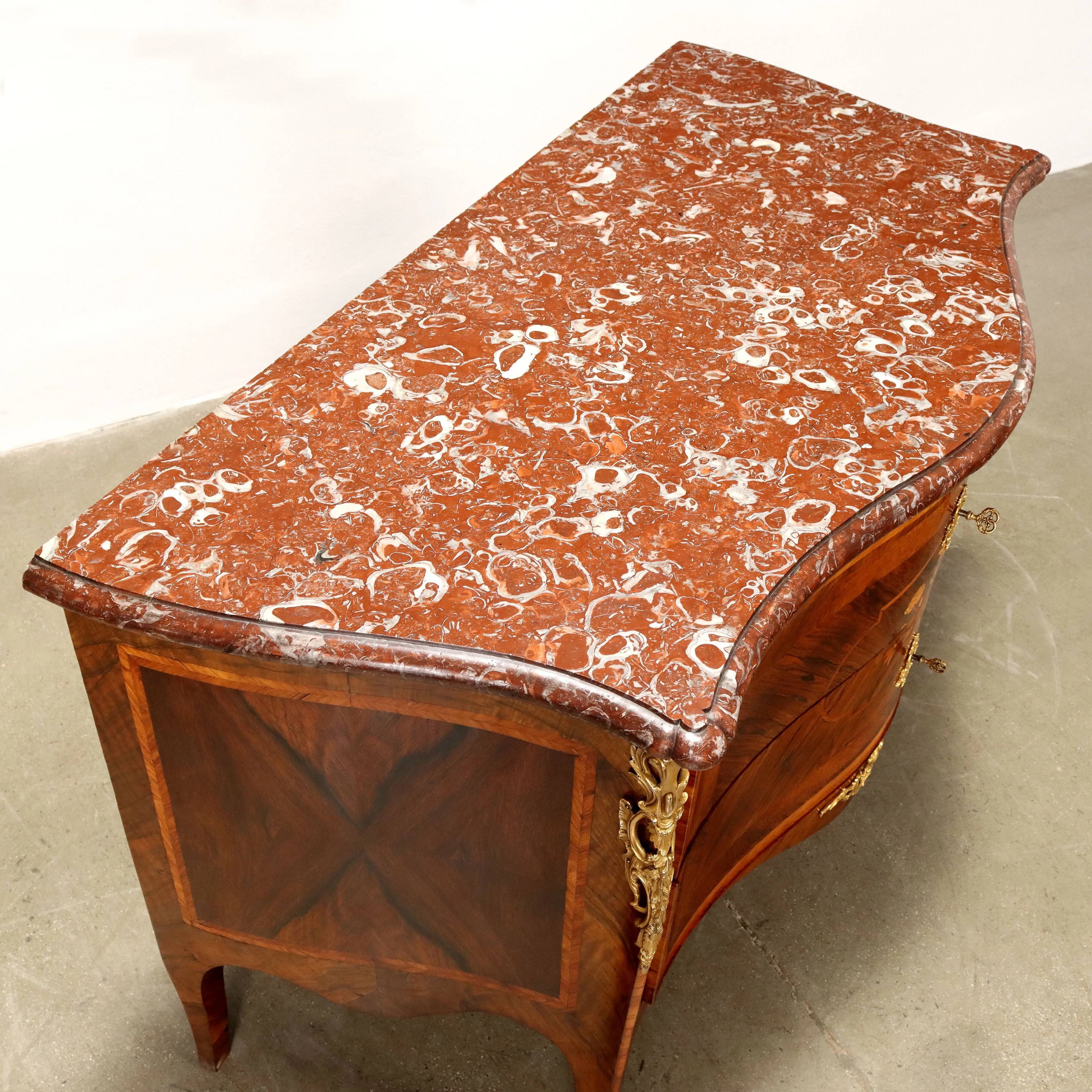 Rococo Neapolitan commode in red marble, poplar and bronze, Italy 1700.