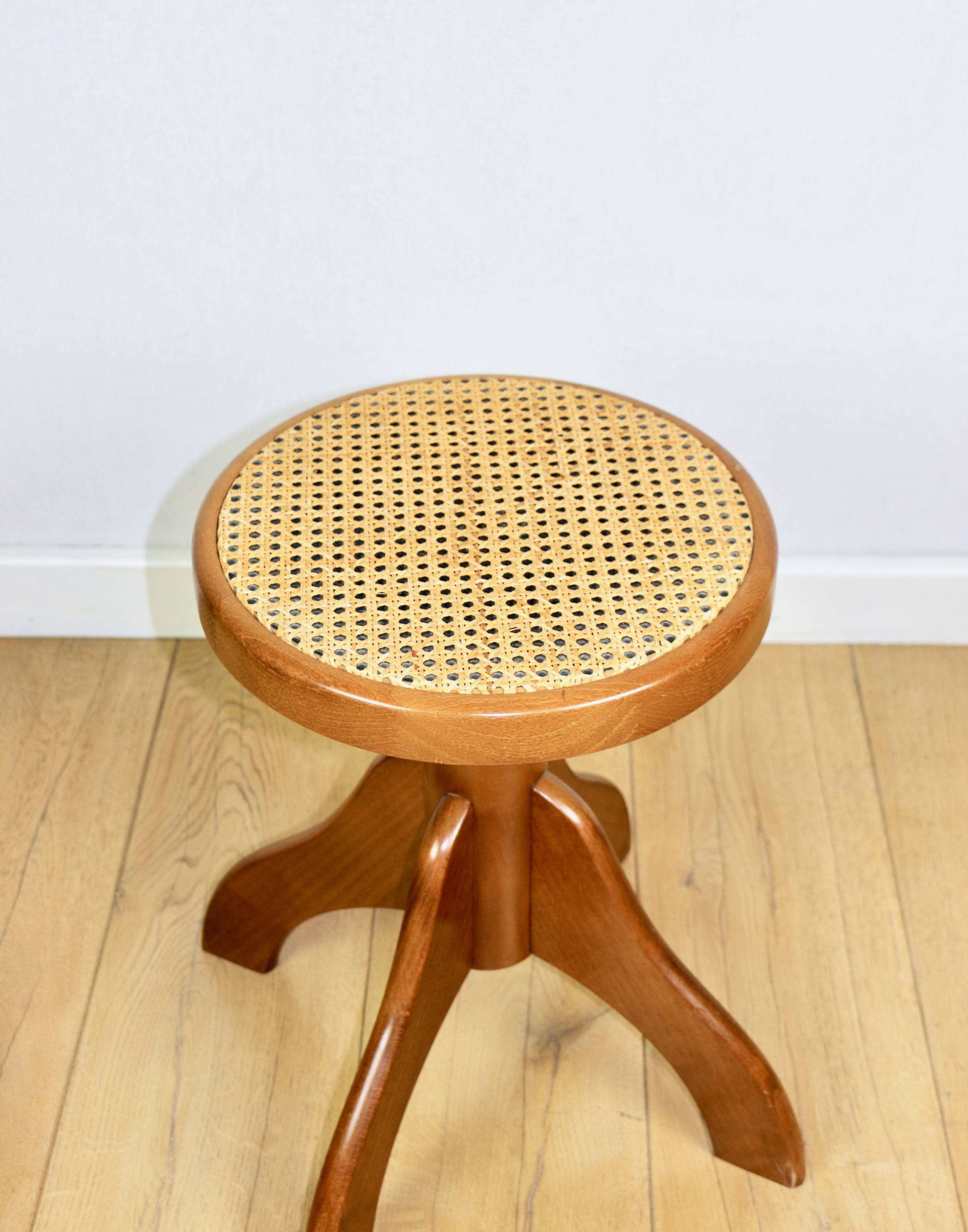 Adjustable vintage round piano stool