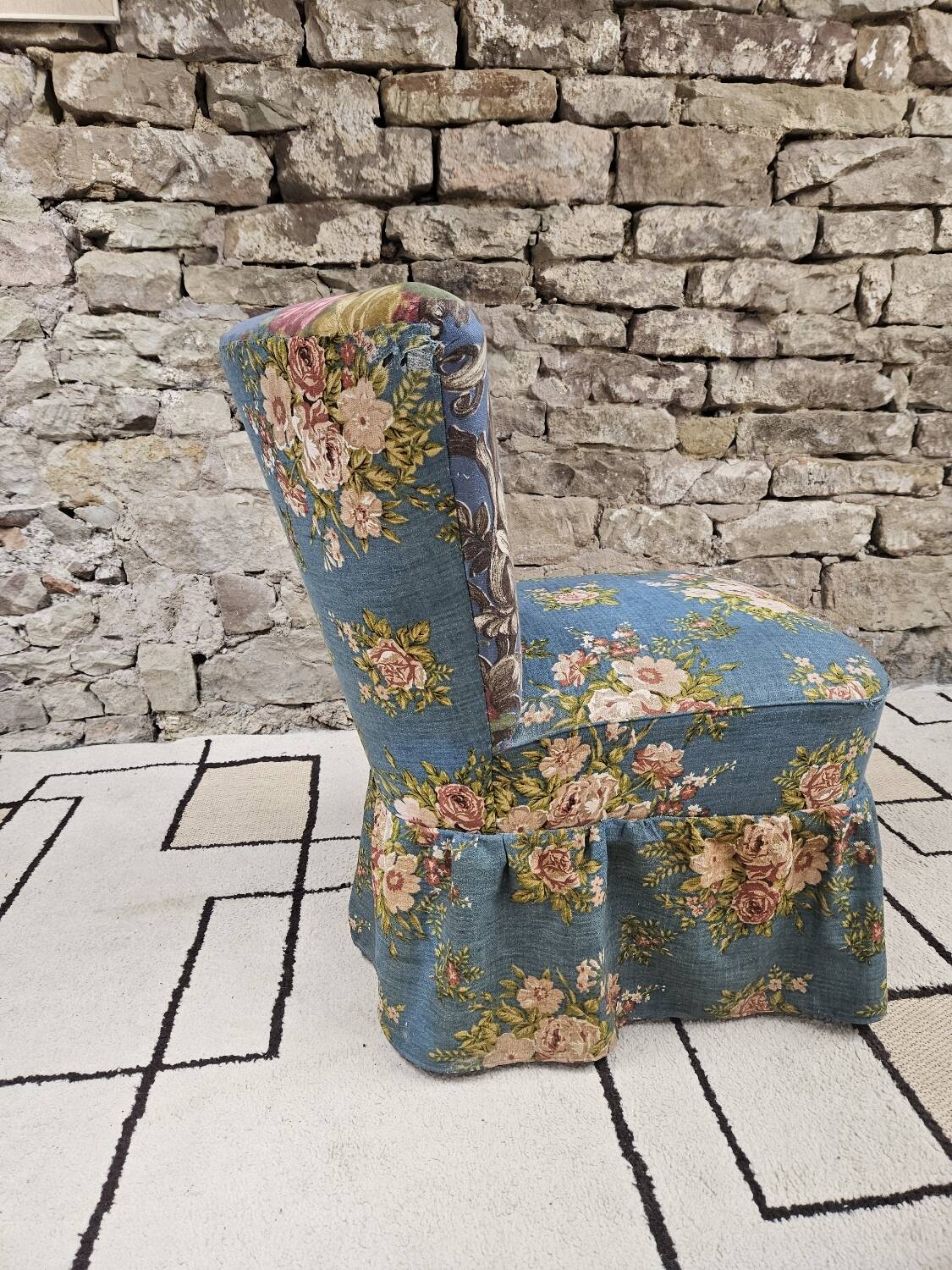 Fauteuil coktail en tissu fleuri, 1960