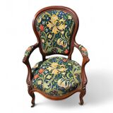 Set of Louis XV armchairs in molded walnut