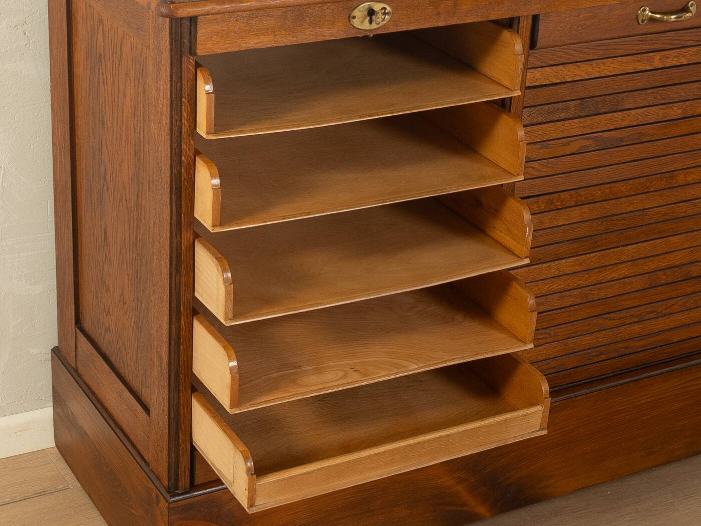 Cabinet à volets roulants Art Déco