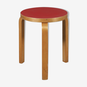 Tabouret par Alvar Aalto fabriqué par Artek en Finlande 1950