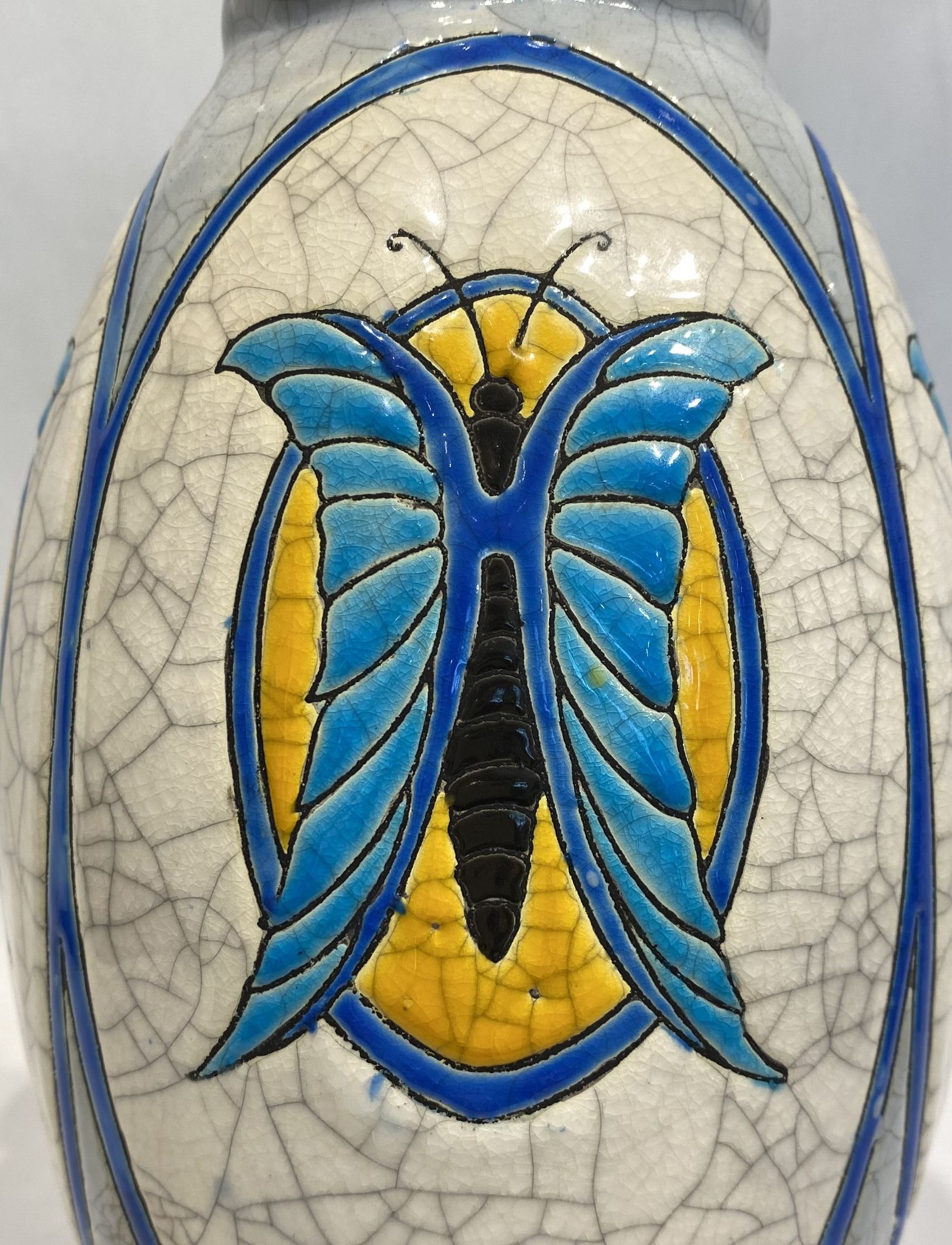 Rare ART DECO vase with polychrome butterfly decoration.signed Boch Frères Keramis (BFK)La Louvière Belgiq