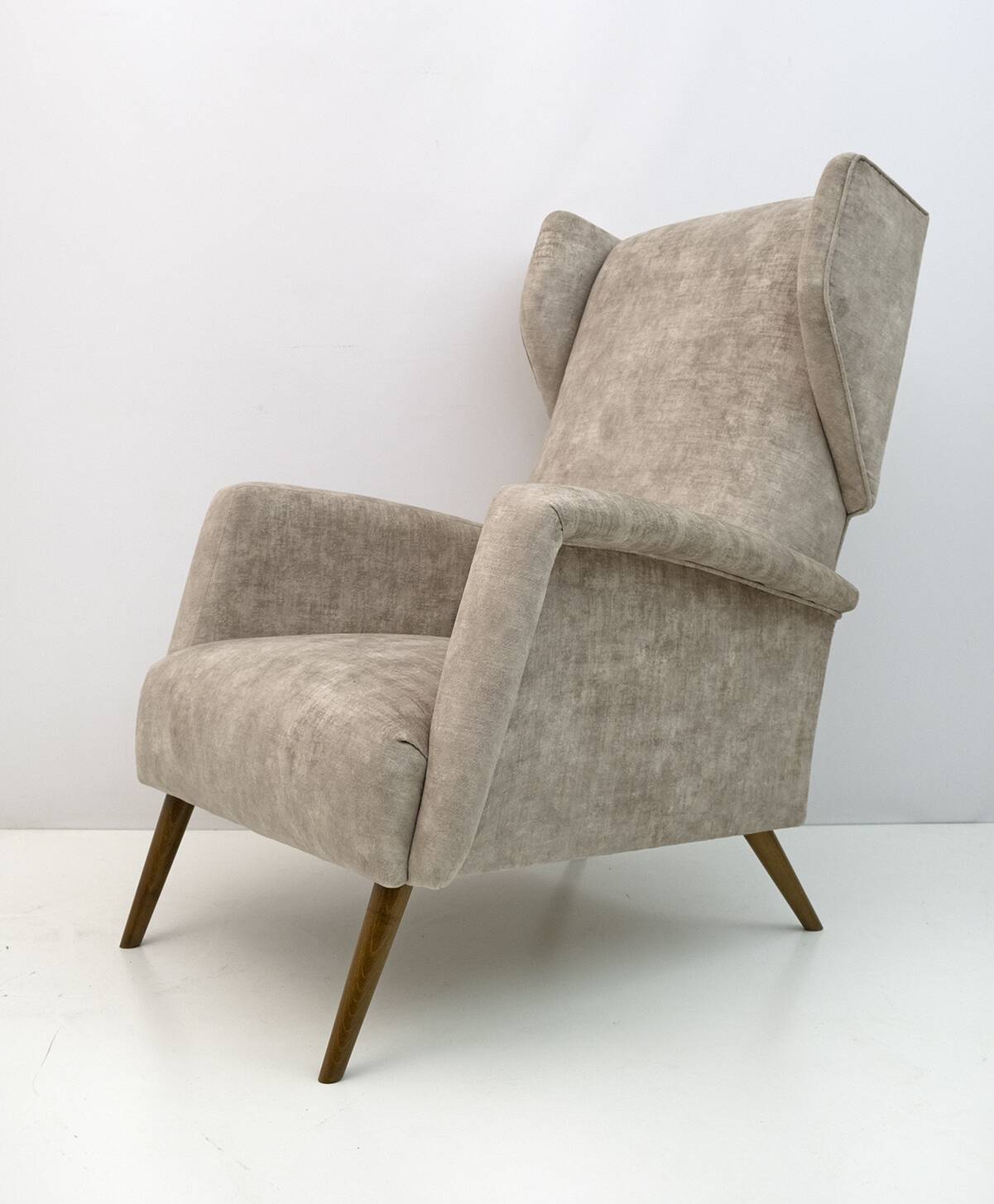 Pair of Gio Ponti Mid-Century Modern Italian Velvet "Alata" Lounge Chairs