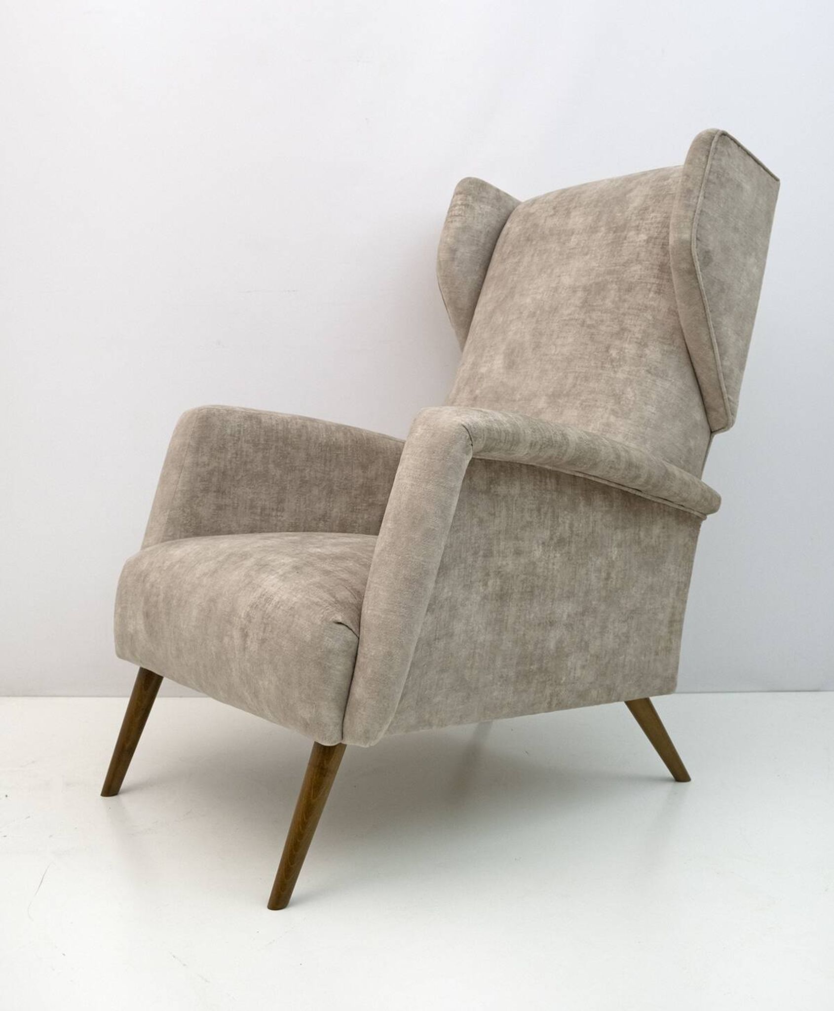 Pair of Gio Ponti Mid-Century Modern Italian Velvet "Alata" Lounge Chairs