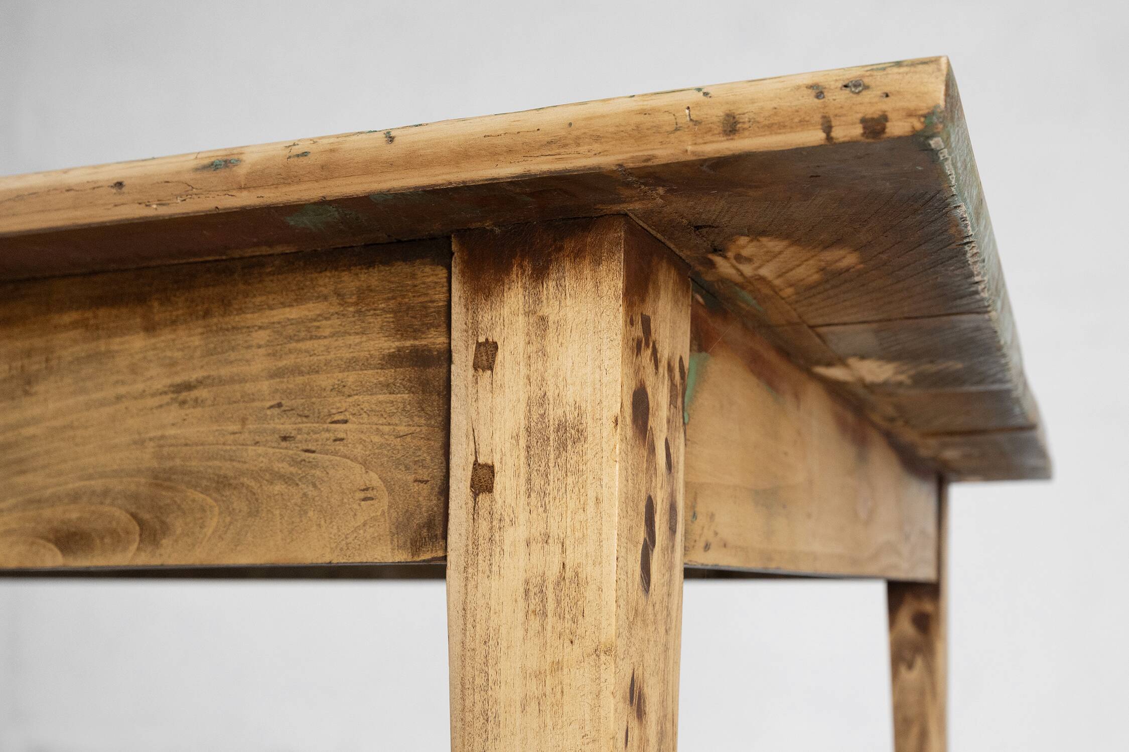 Grande table de ferme rustique en bois d'orme, France vers 1800