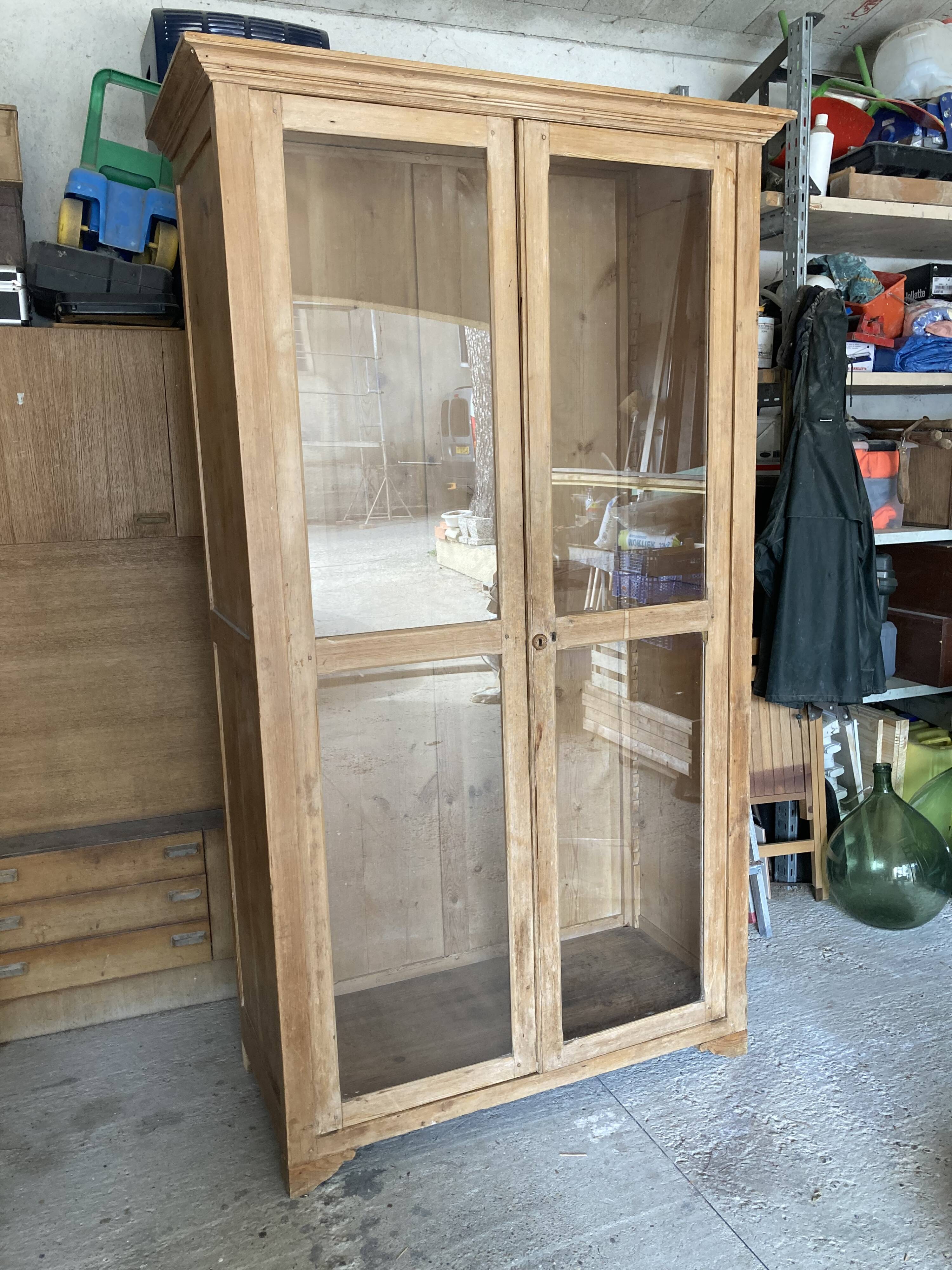 Glass cabinet