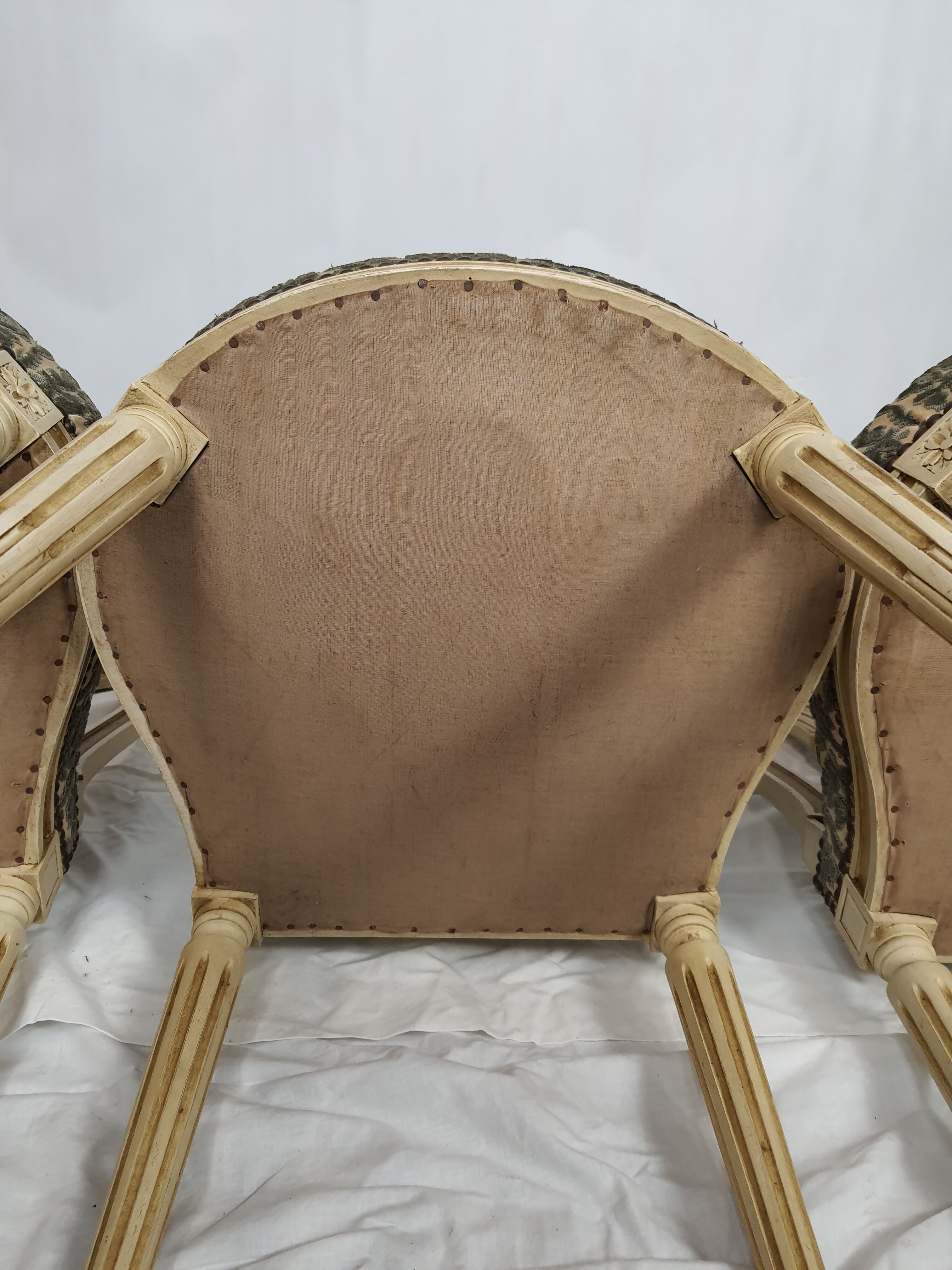 5 chaises en bois laqué blanc style Louis XVI