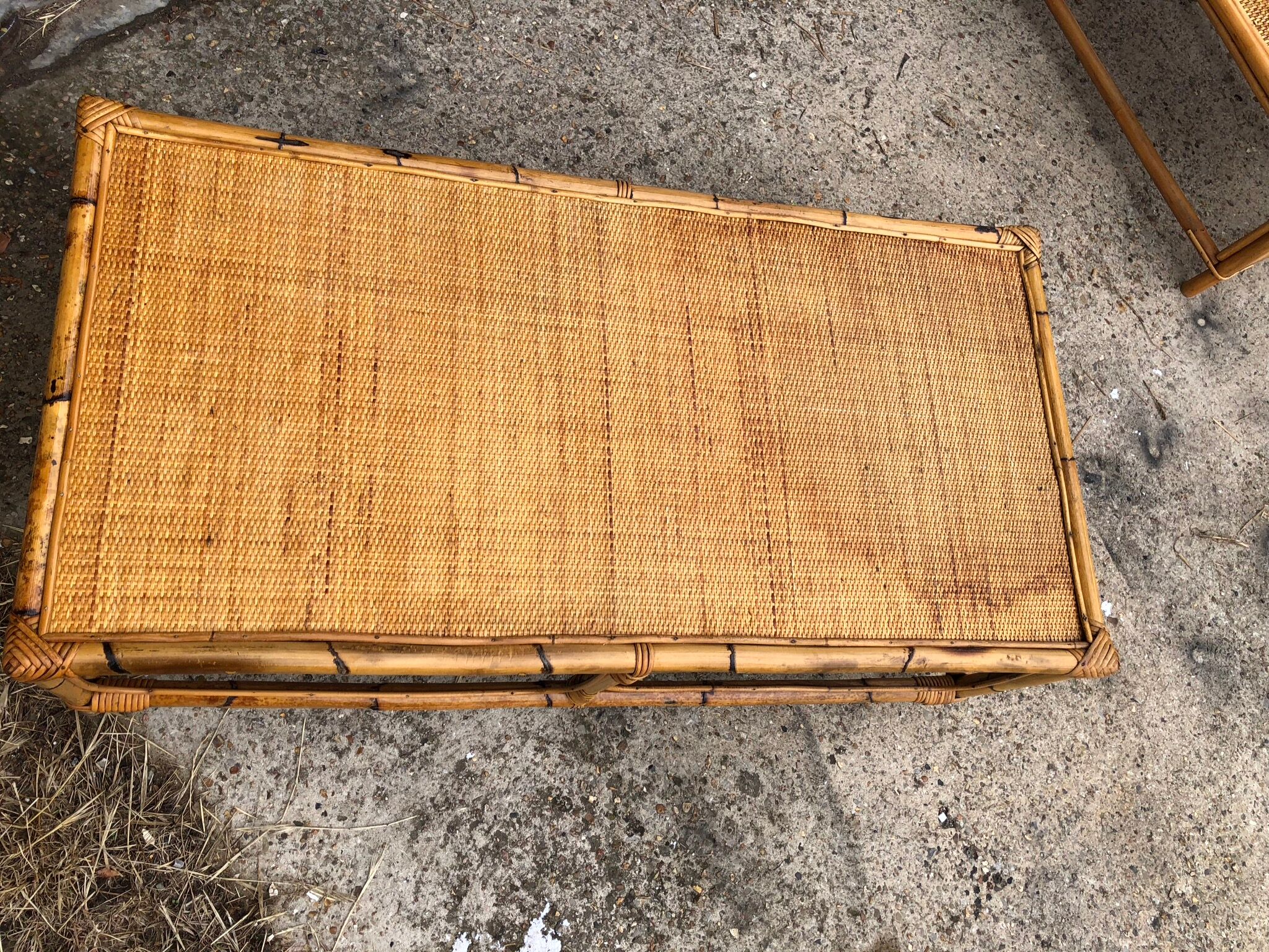 Table basse en rotin vintage
