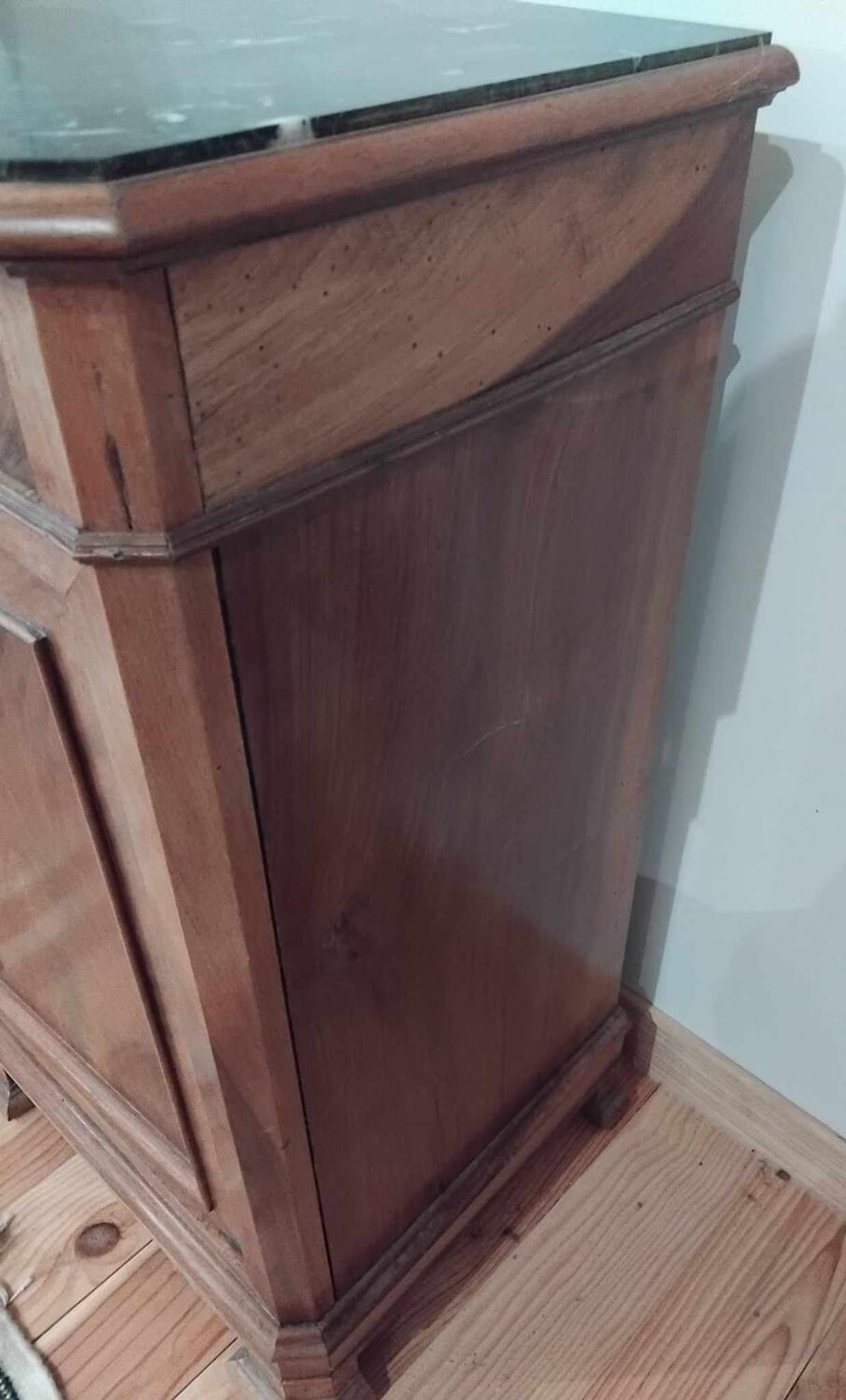 Ancienne table de chevet style Louis Philippe en bois et marbre