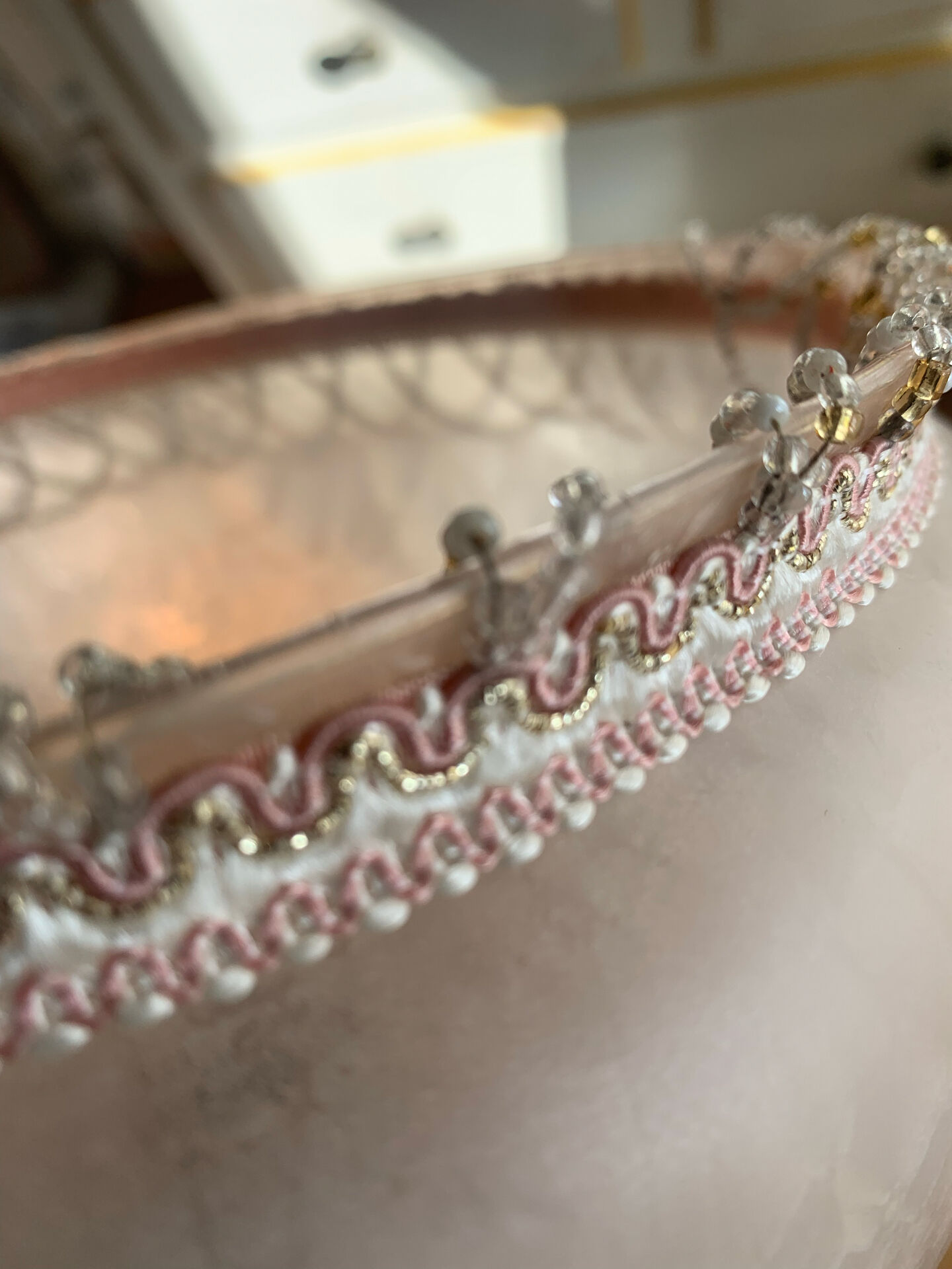 Vintage suspension in frosted pink glass with pearl pendants.