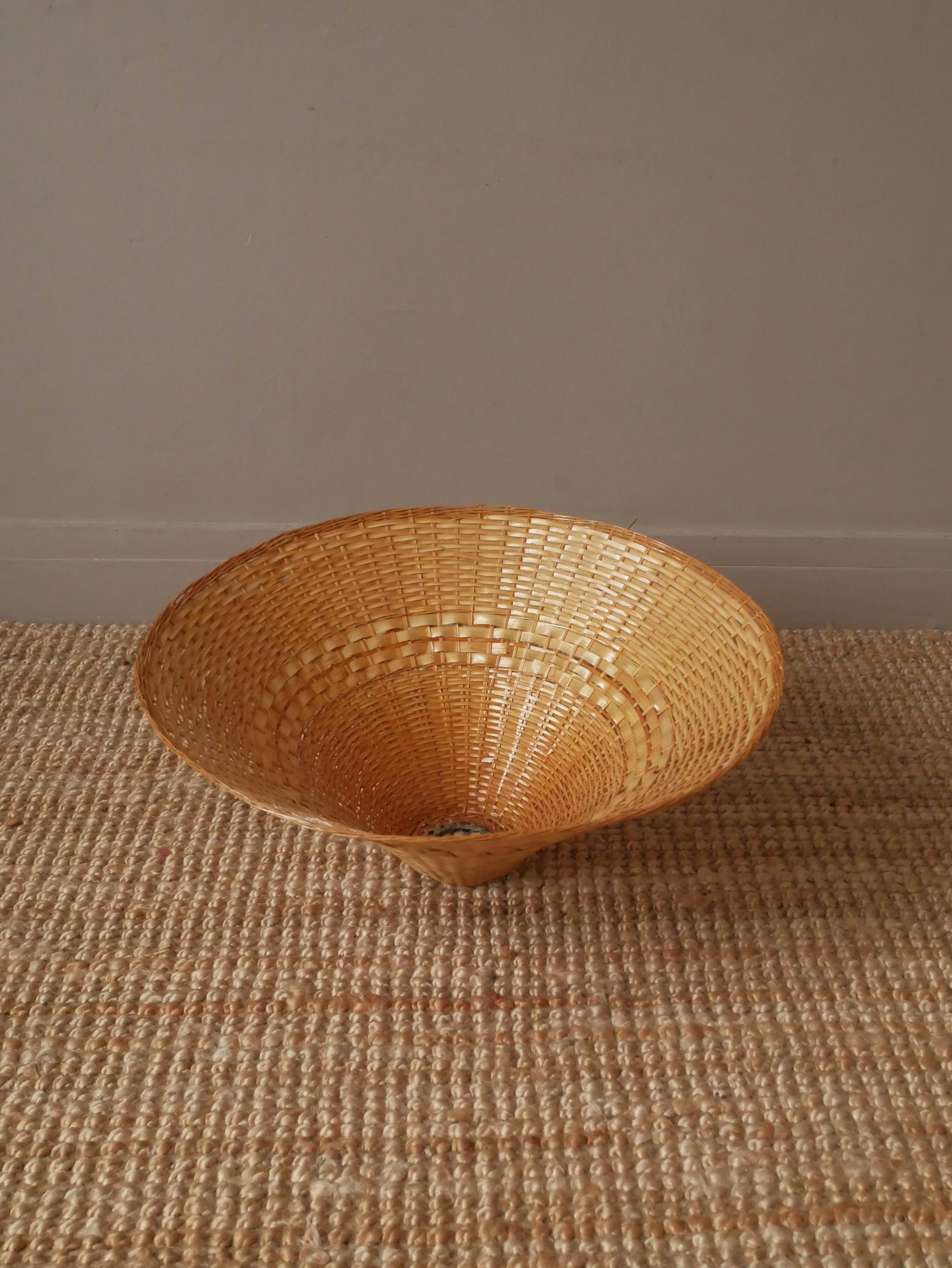 Suspension lampshade in woven wicker handmade object Scandinavian countryside artisanal manufacturing