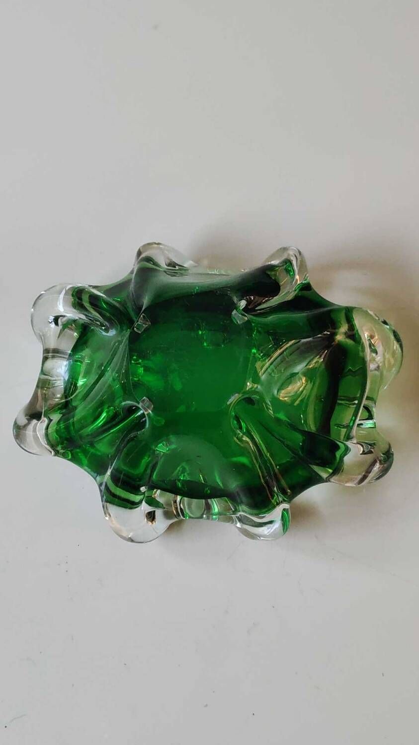 Pocket/ashtray in blown Murano art glass. Organic floral shape