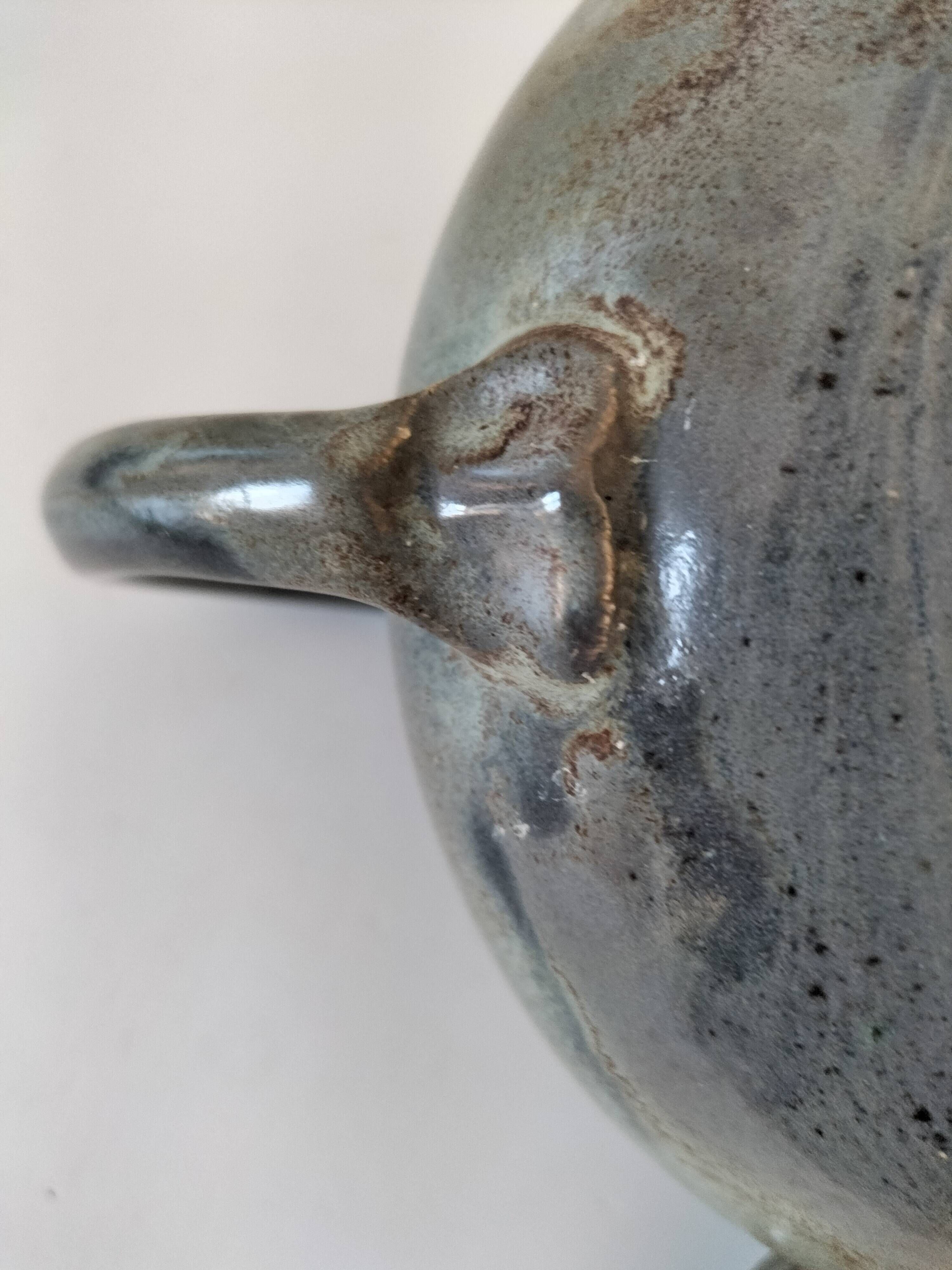 Grande théière artisanale en céramique émaillée vert céladon
