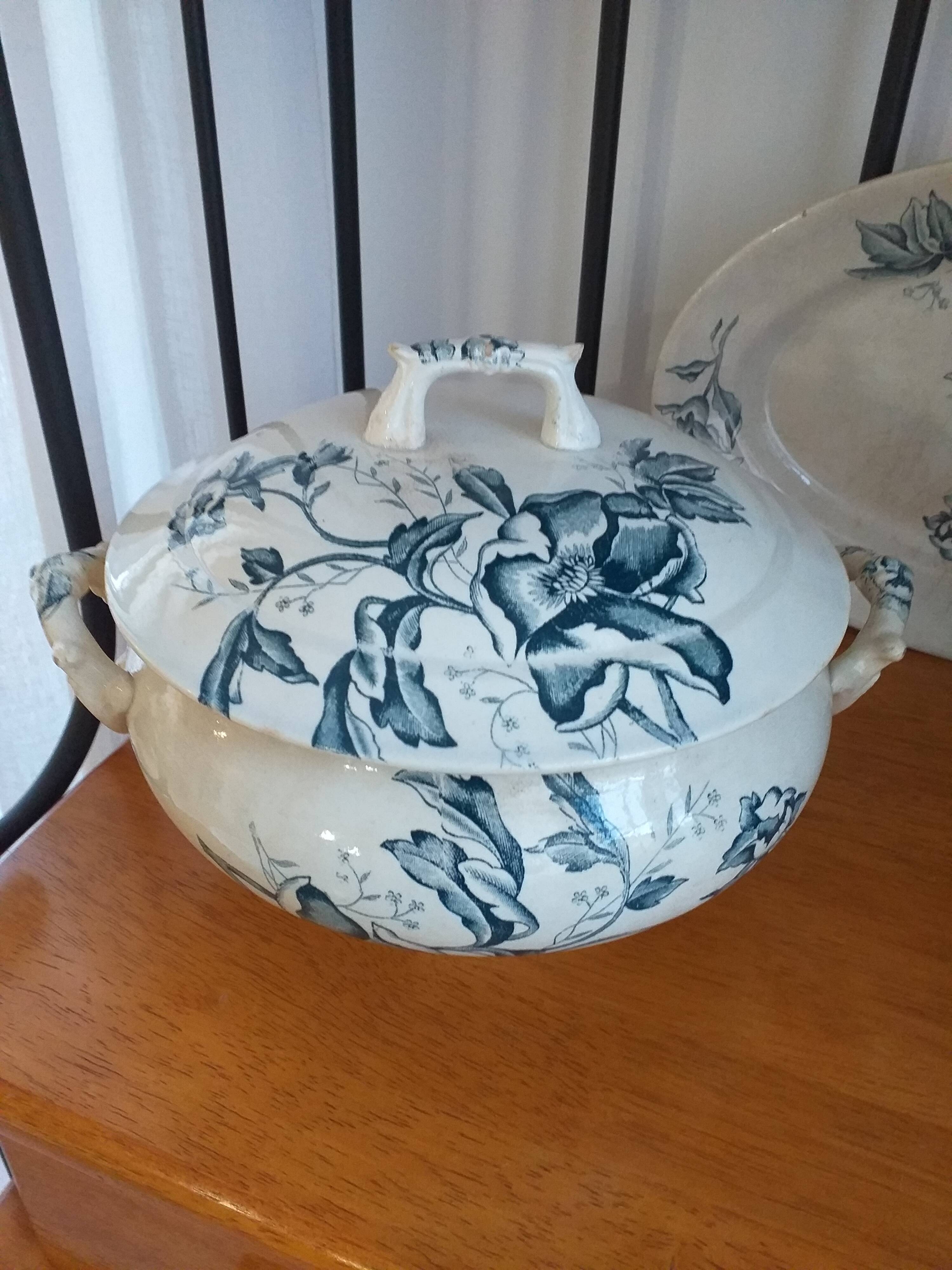 Old-size dishware Rose Faïencerie Lyonnaise