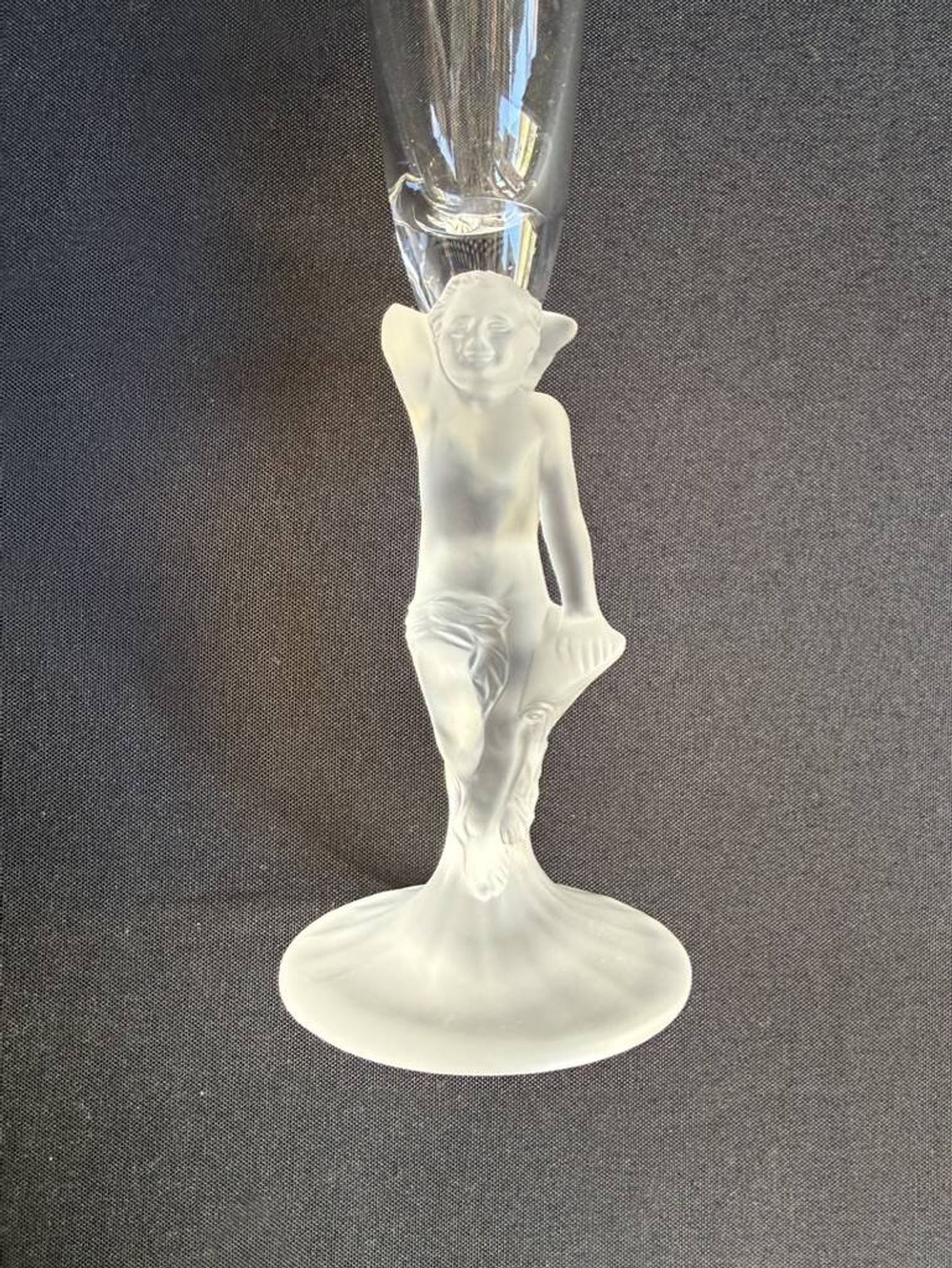 Champagne flutes Amour de Deutz sold in sets of 2.