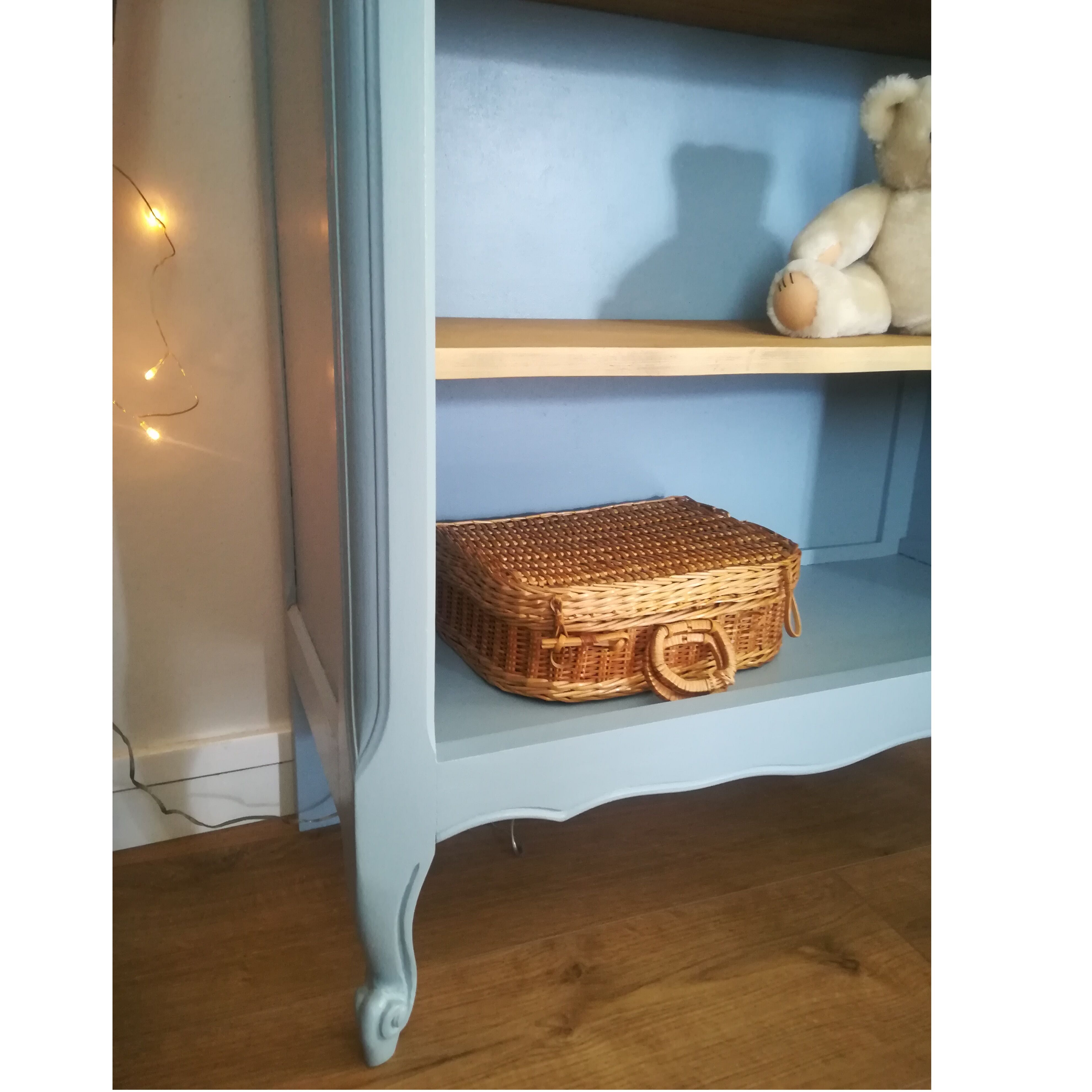 Bibus, vintage blue grey library