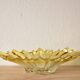 Corbeille vintage en verre moulé et teint en jaune